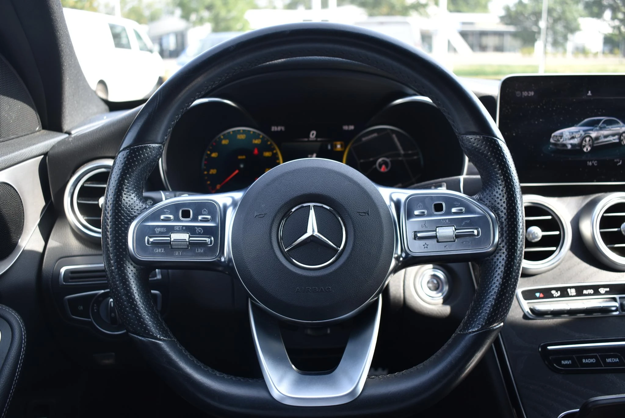 Mercedes-Benz-C-Klasse-image-20