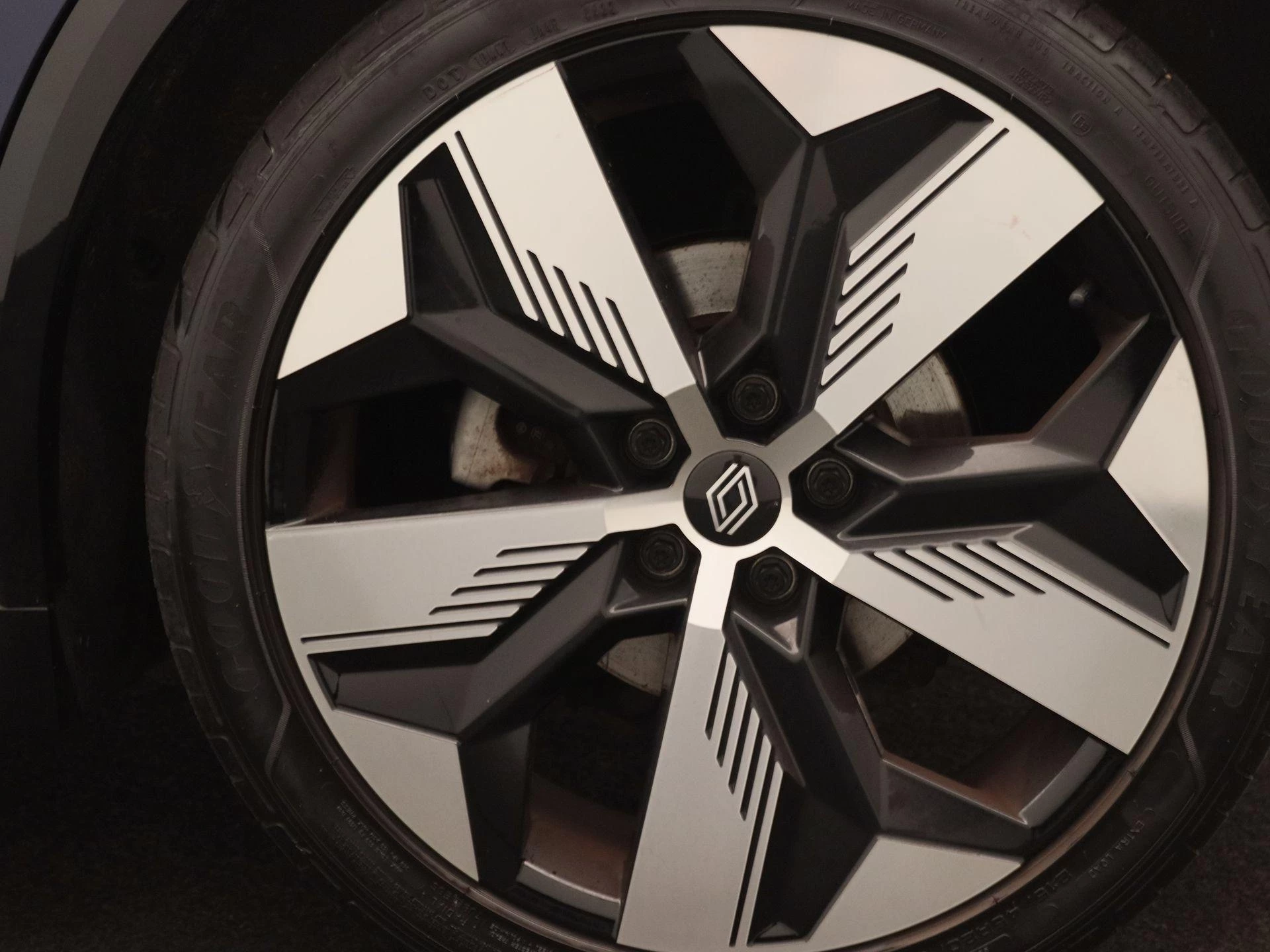 Renault-Megane E-Tech-image-14