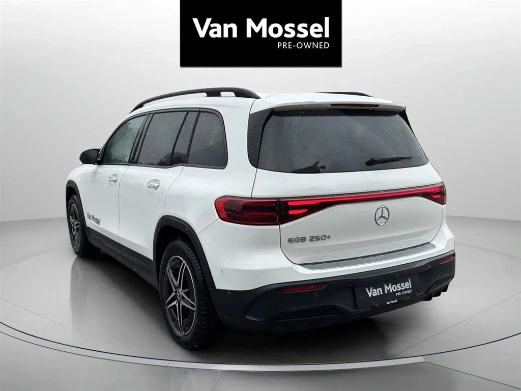 Mercedes-Benz-EQB-image-6