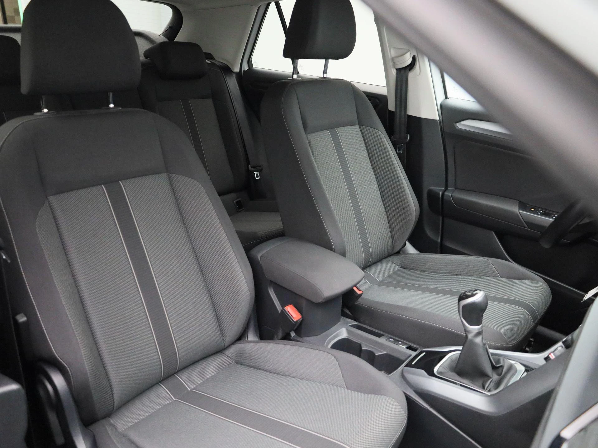 Volkswagen-T-Roc-image-32