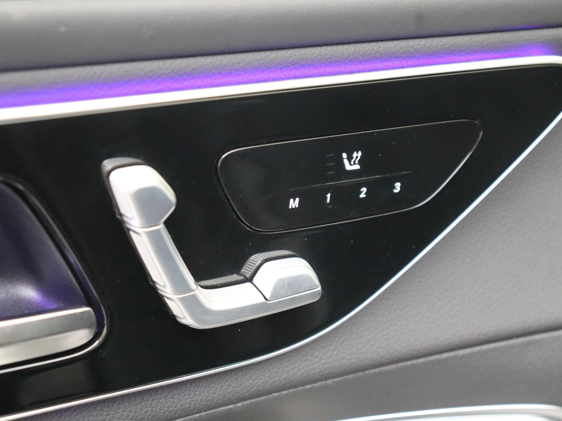 Mercedes-Benz-GLC-image-25