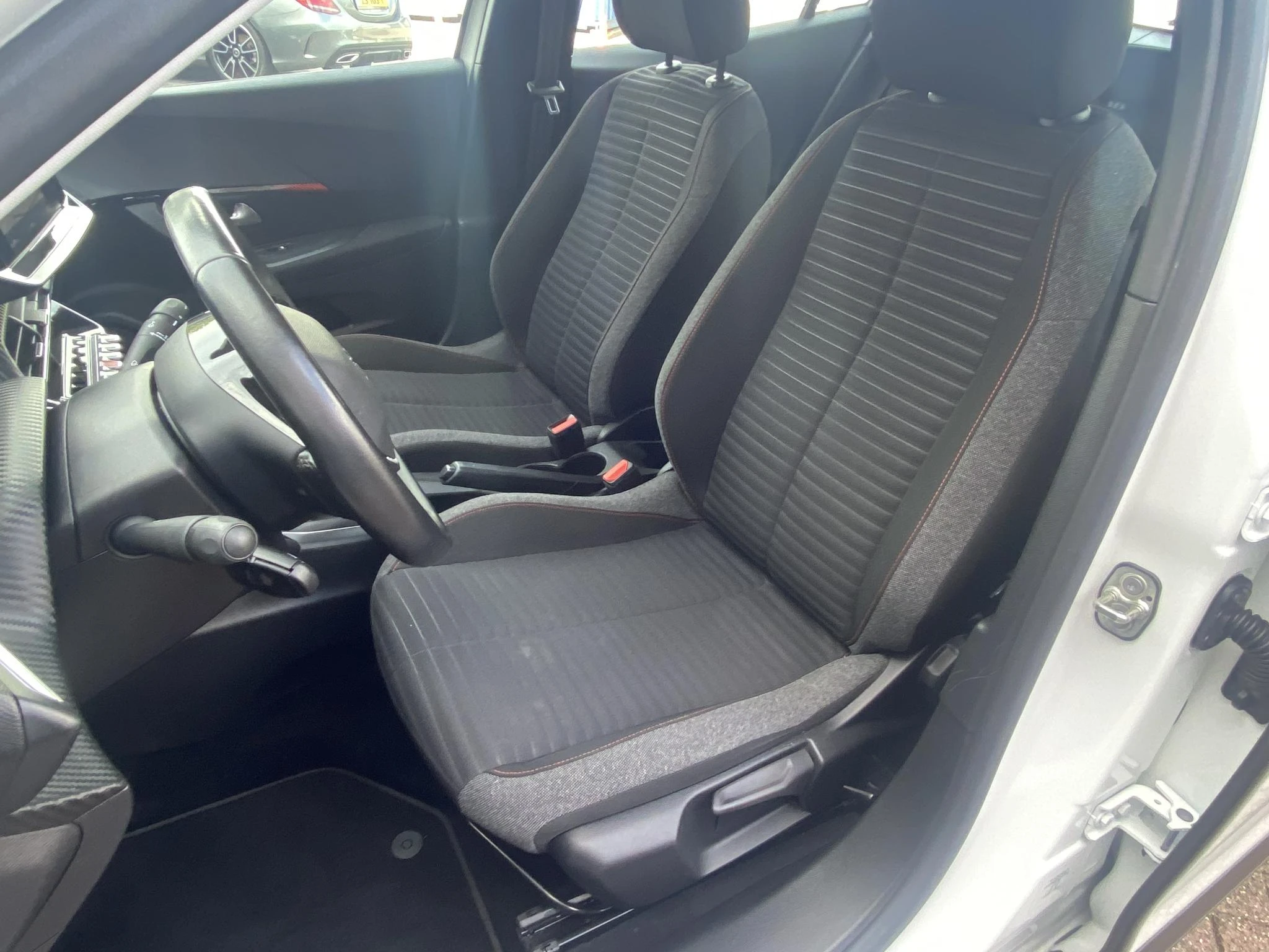 Peugeot-2008-image-8
