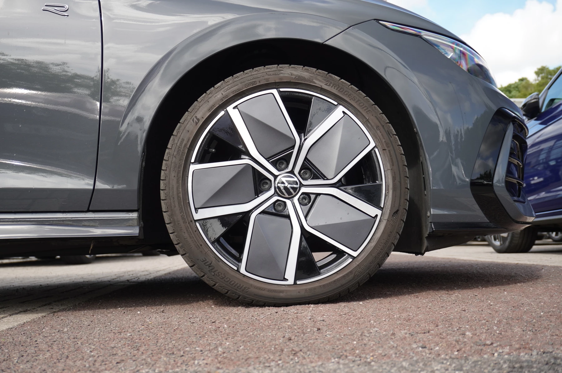 Volkswagen-Golf-image-20