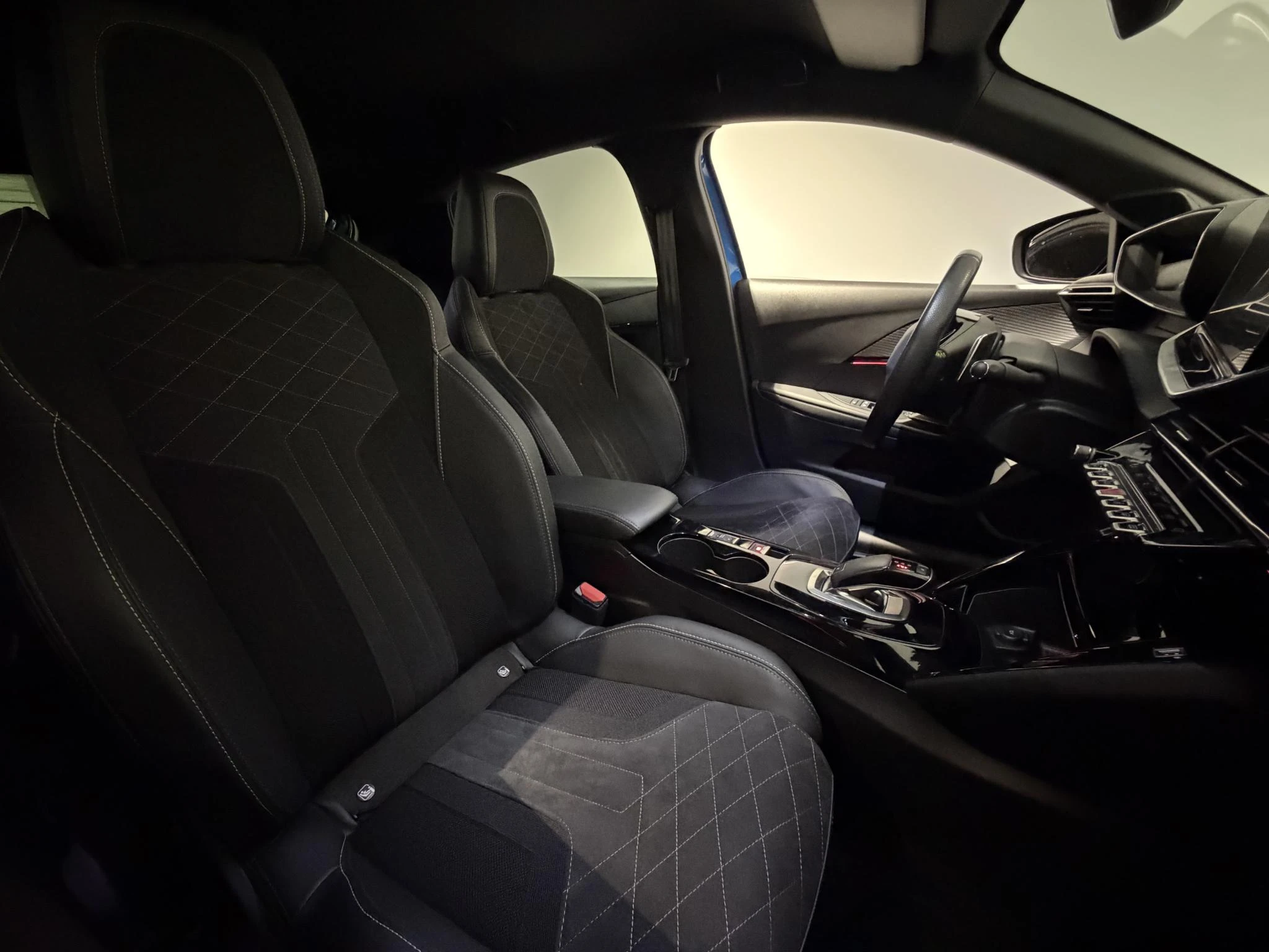 Peugeot-208-image-18
