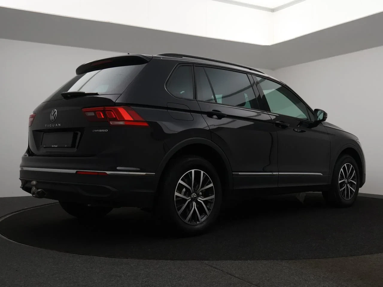 Volkswagen-Tiguan-image-4
