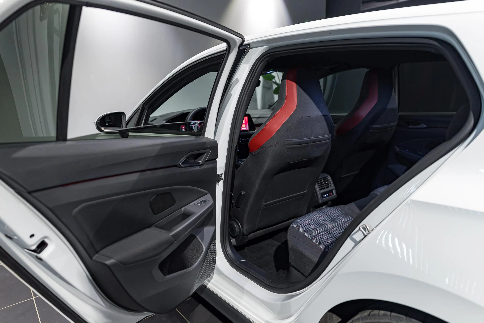 Volkswagen-Golf-image-29