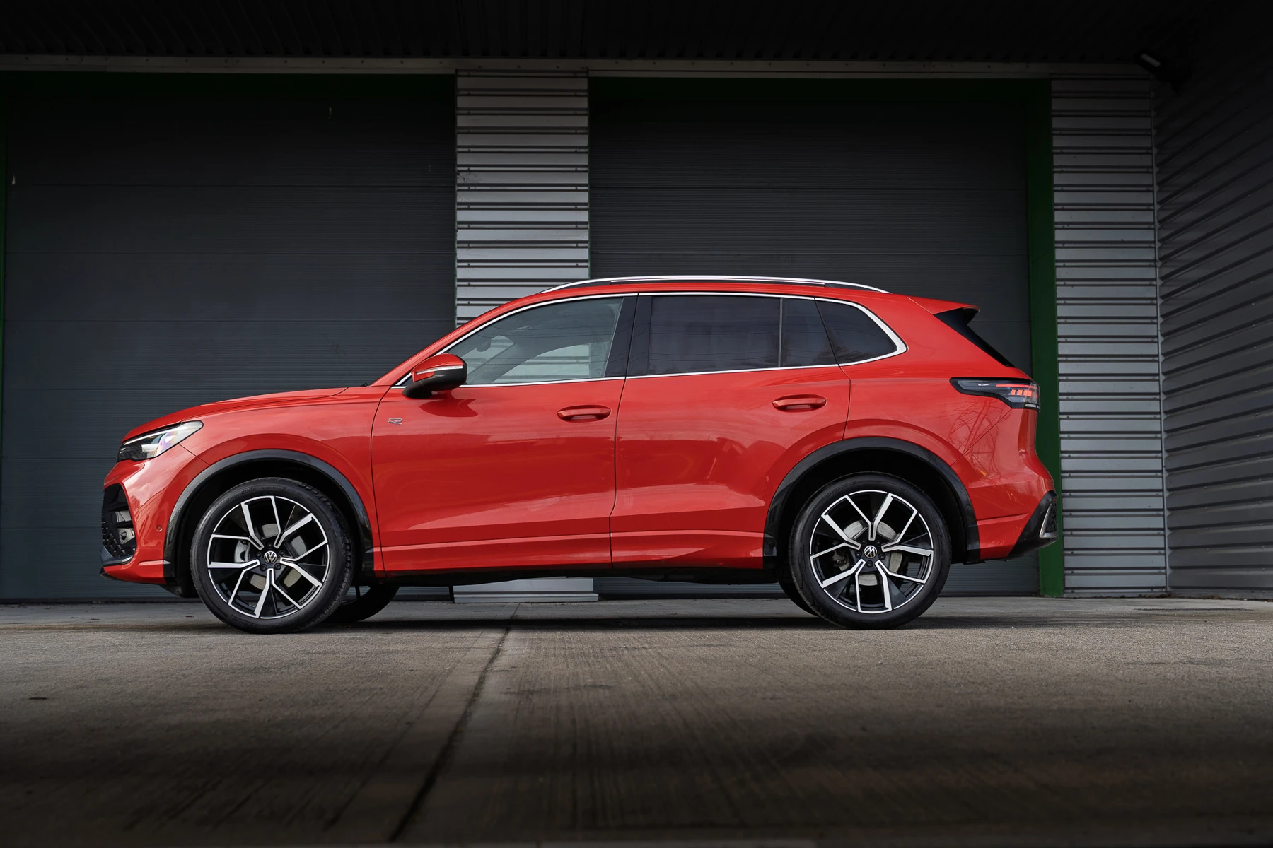 Volkswagen-Tiguan-image-13