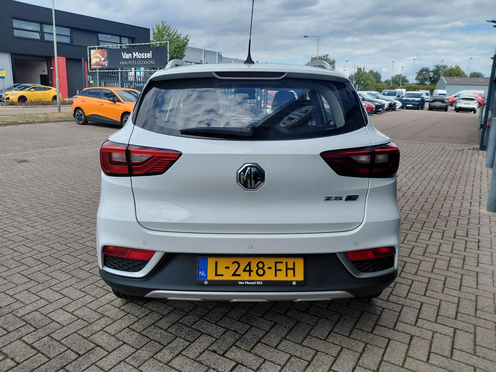 MG-ZS EV-image-4