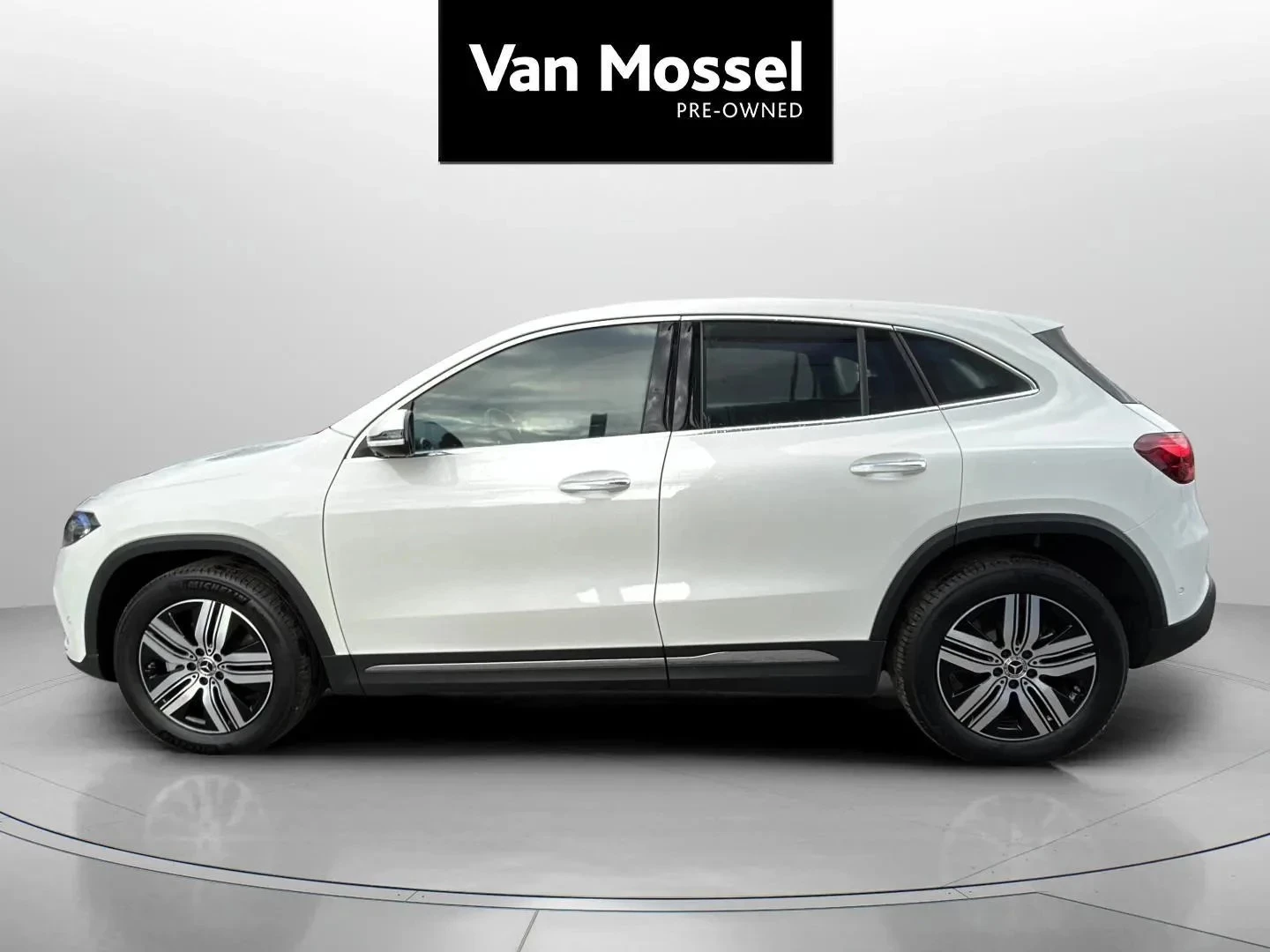 Mercedes-Benz-EQA-image-7