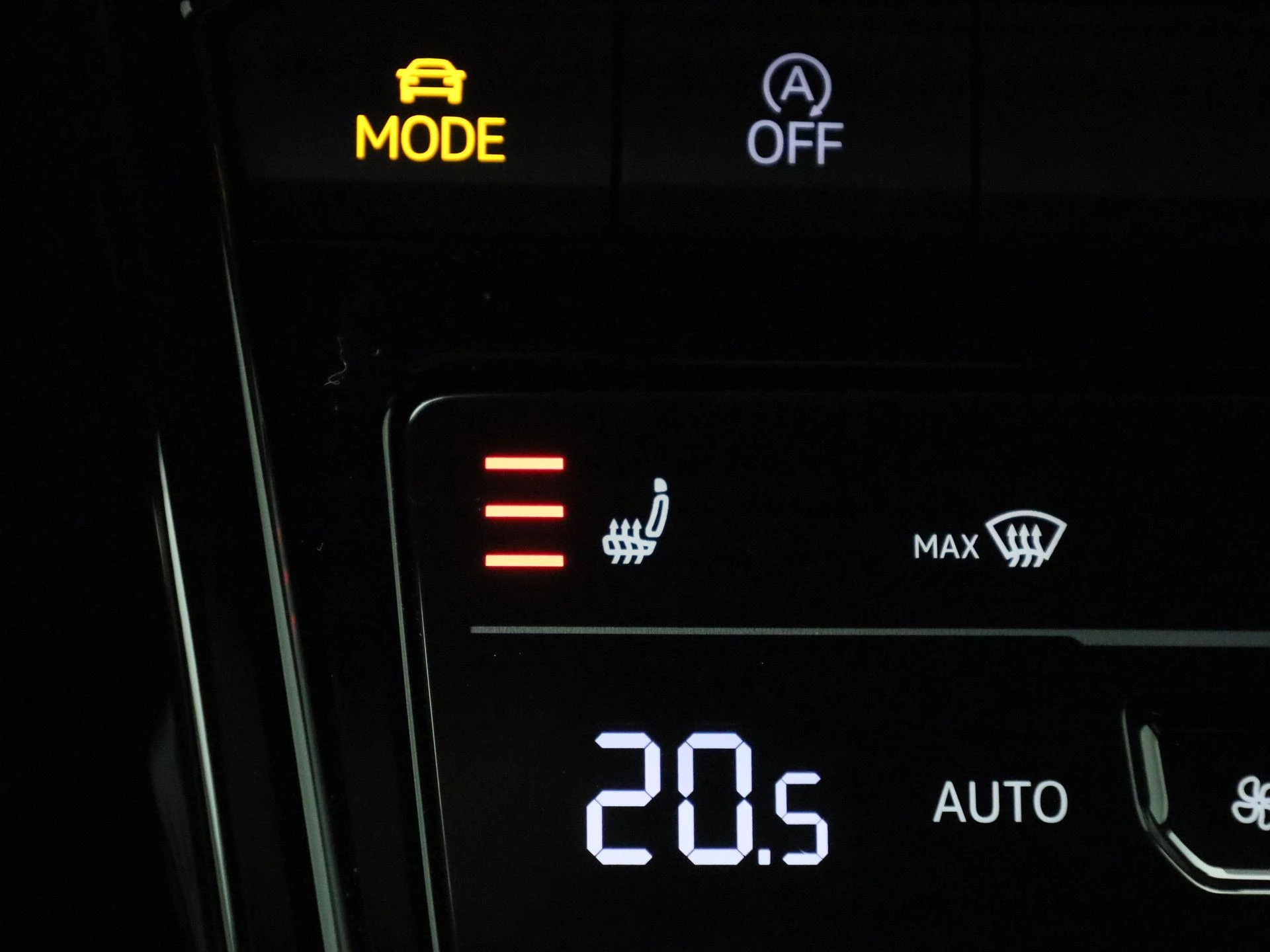 Volkswagen-T-Roc-image-19