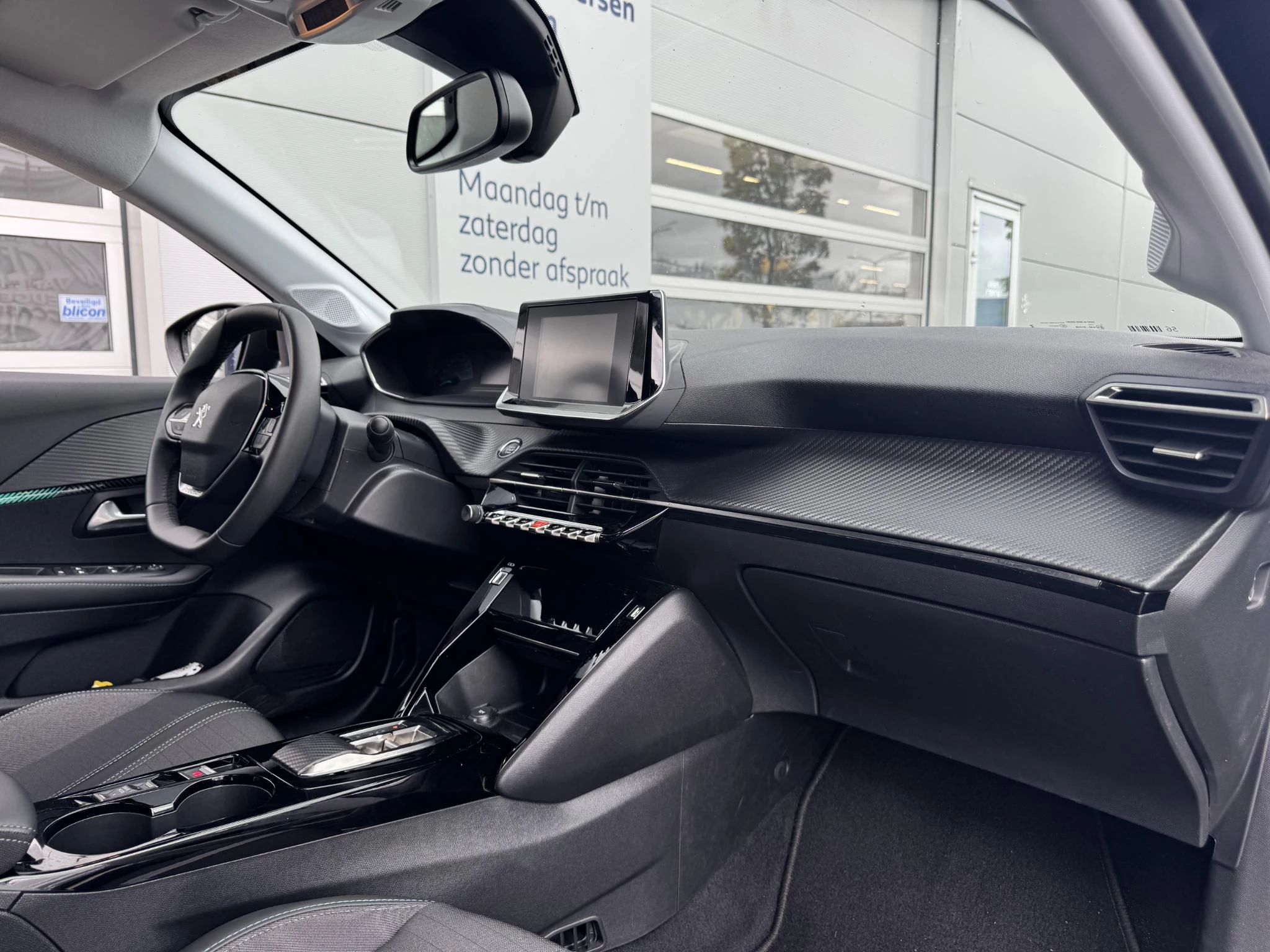 Peugeot-e-208-image-29