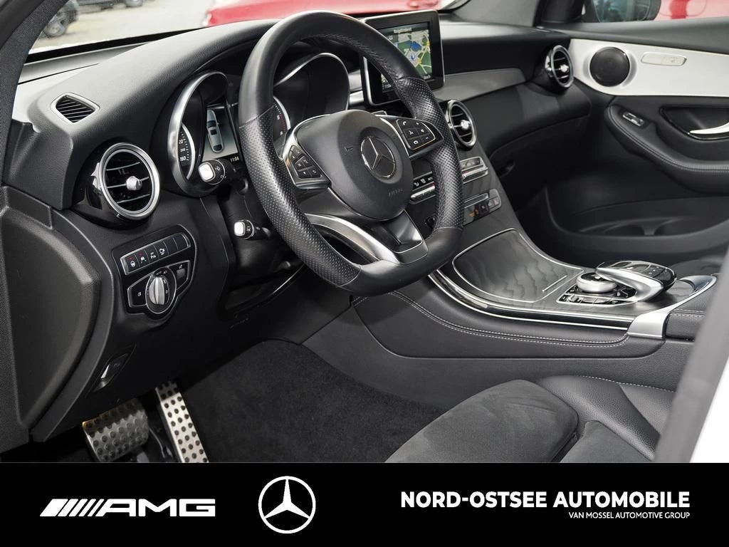 Mercedes-Benz GLC 220 d 4MATIC Coupé AMG DISTRO 360° 19'' MULT AMG LineX254 GLC 220 d 4MATIC Coupé AMG DISTRO 360° 19'' MU