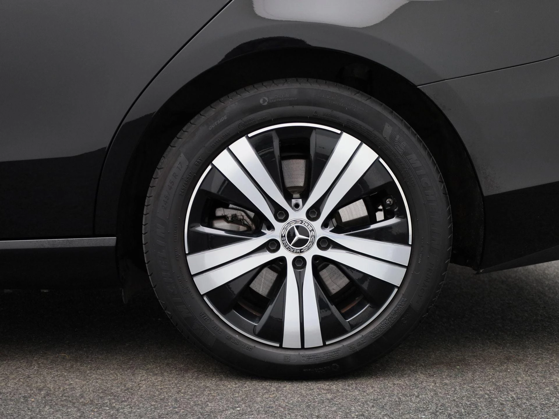 Mercedes-Benz-C-Klasse-image-11