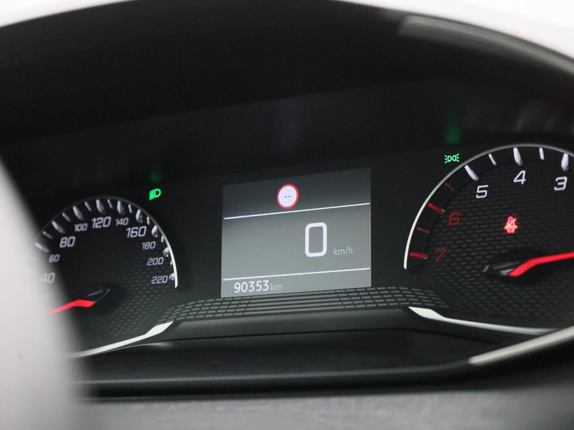 Peugeot-208-image-21