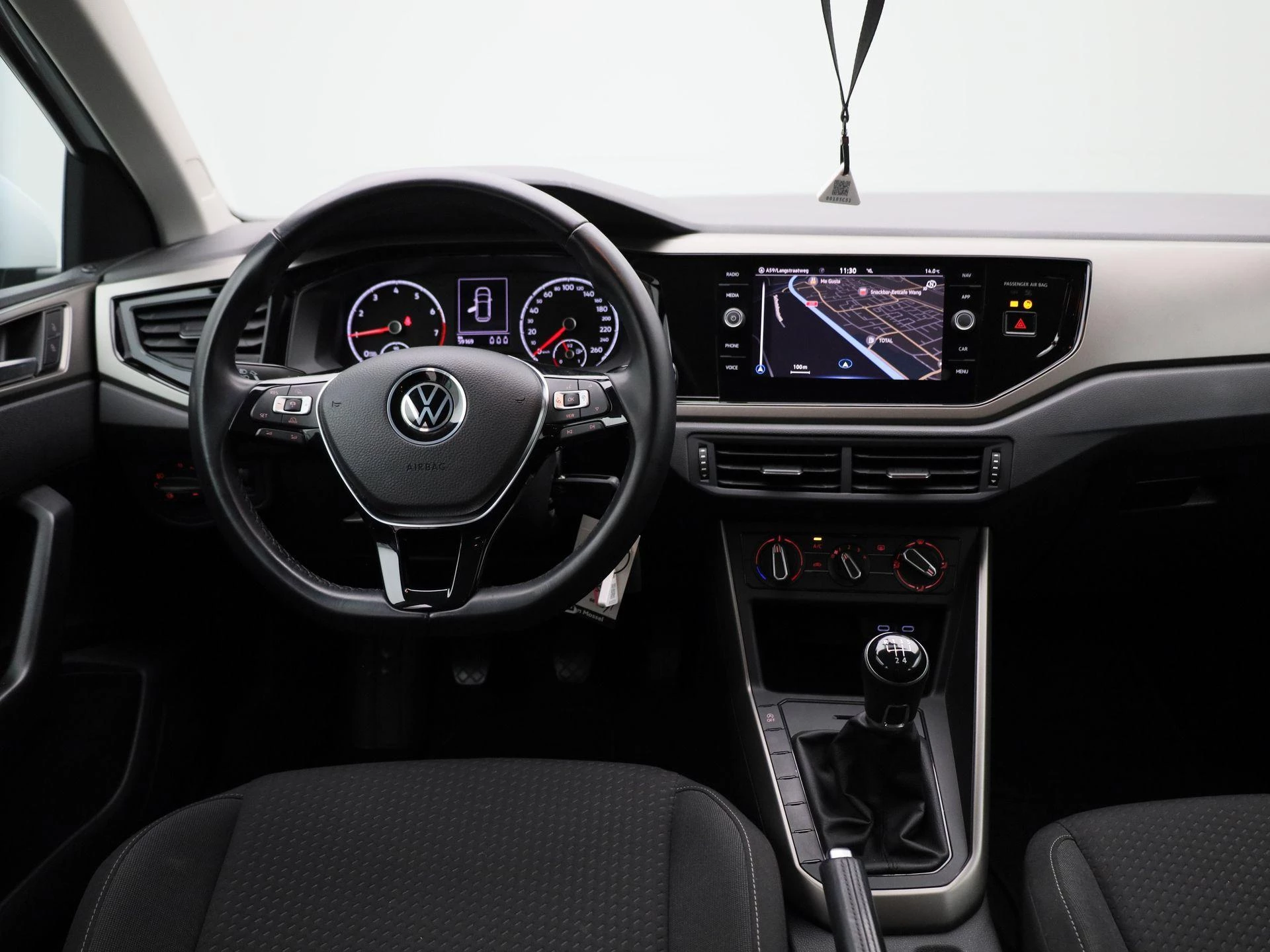 Volkswagen-Polo-image-6