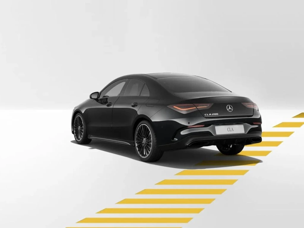 Mercedes-Benz-CLA 200-image-4