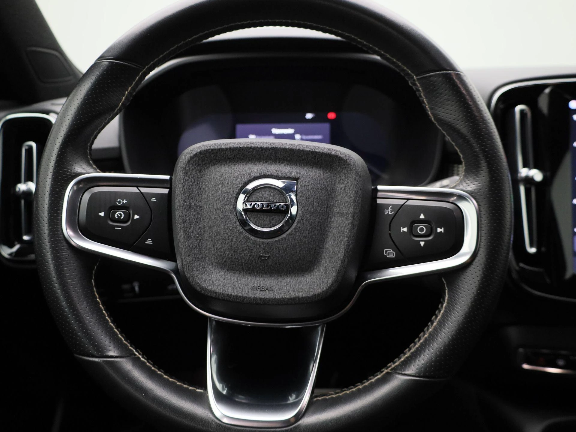 Volvo-XC40-image-7