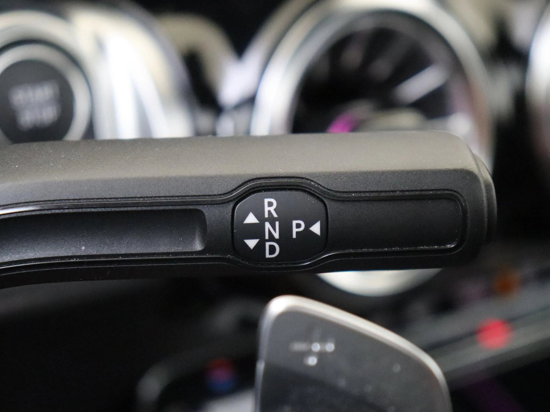 Mercedes-Benz-EQB-image-14