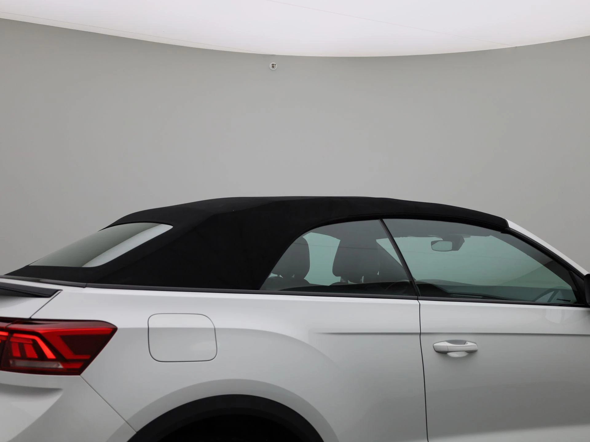 Volkswagen-T-Roc-image-16