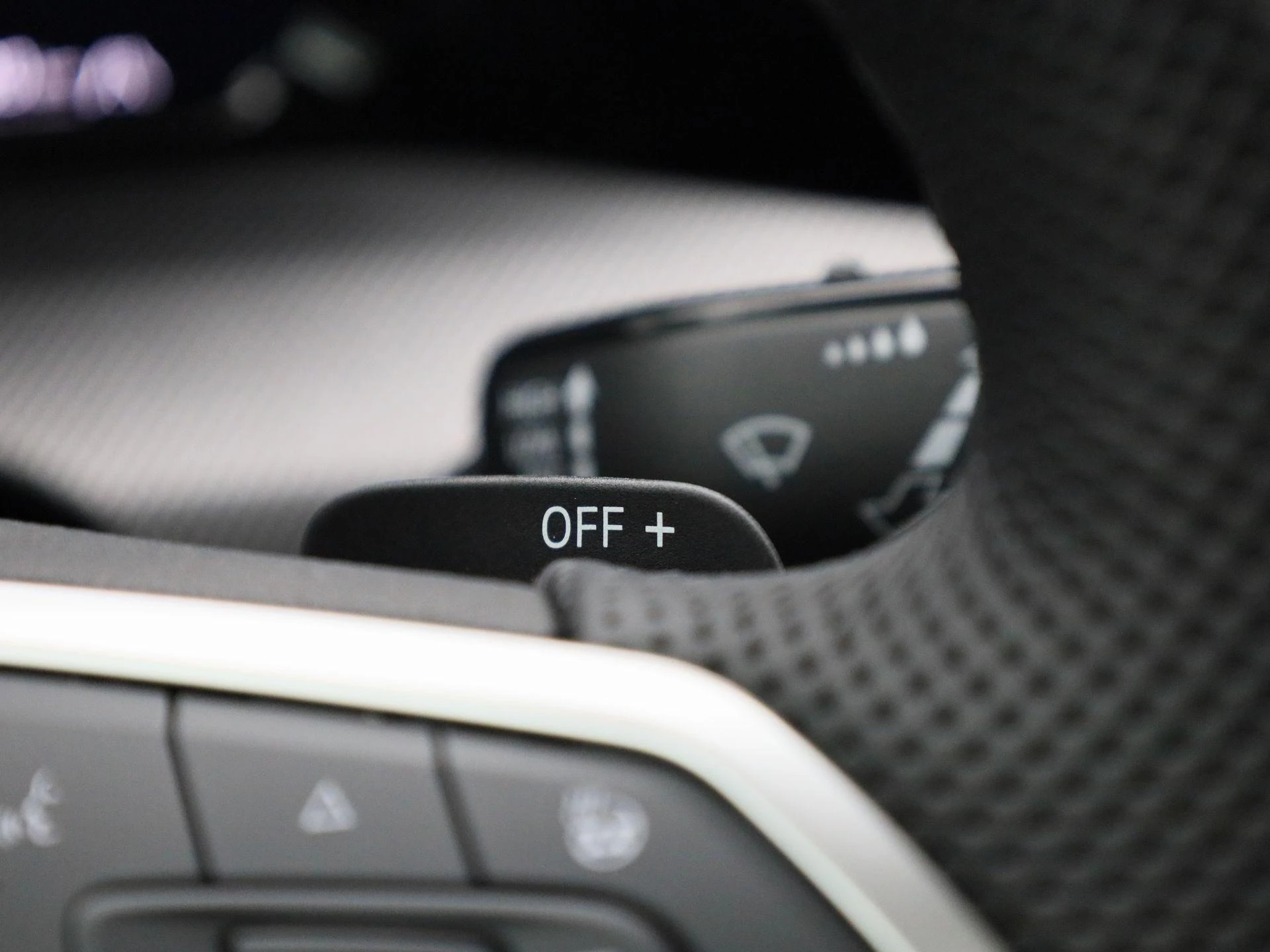 Volkswagen-Golf-image-33