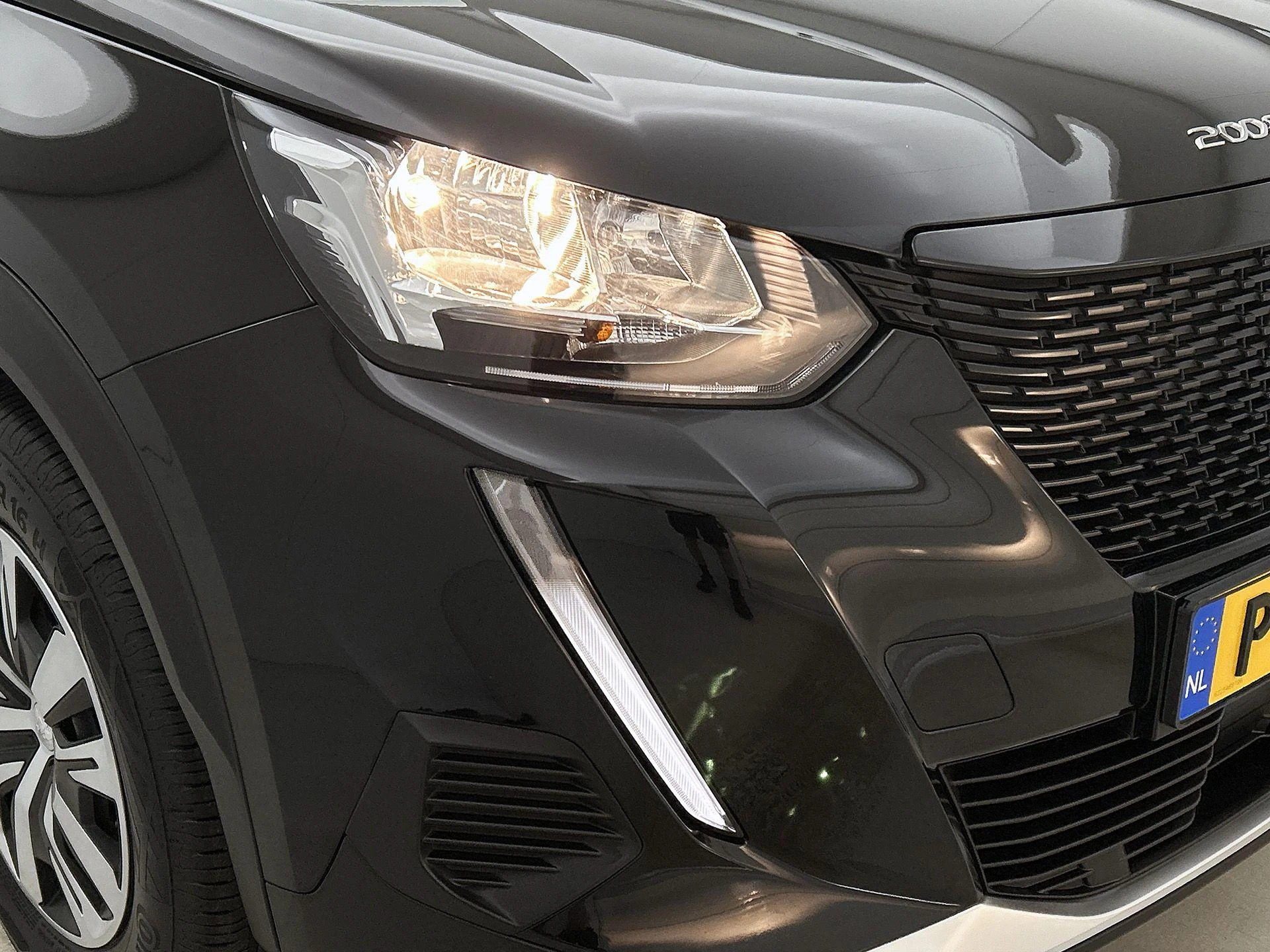 Peugeot-e-2008-image-23