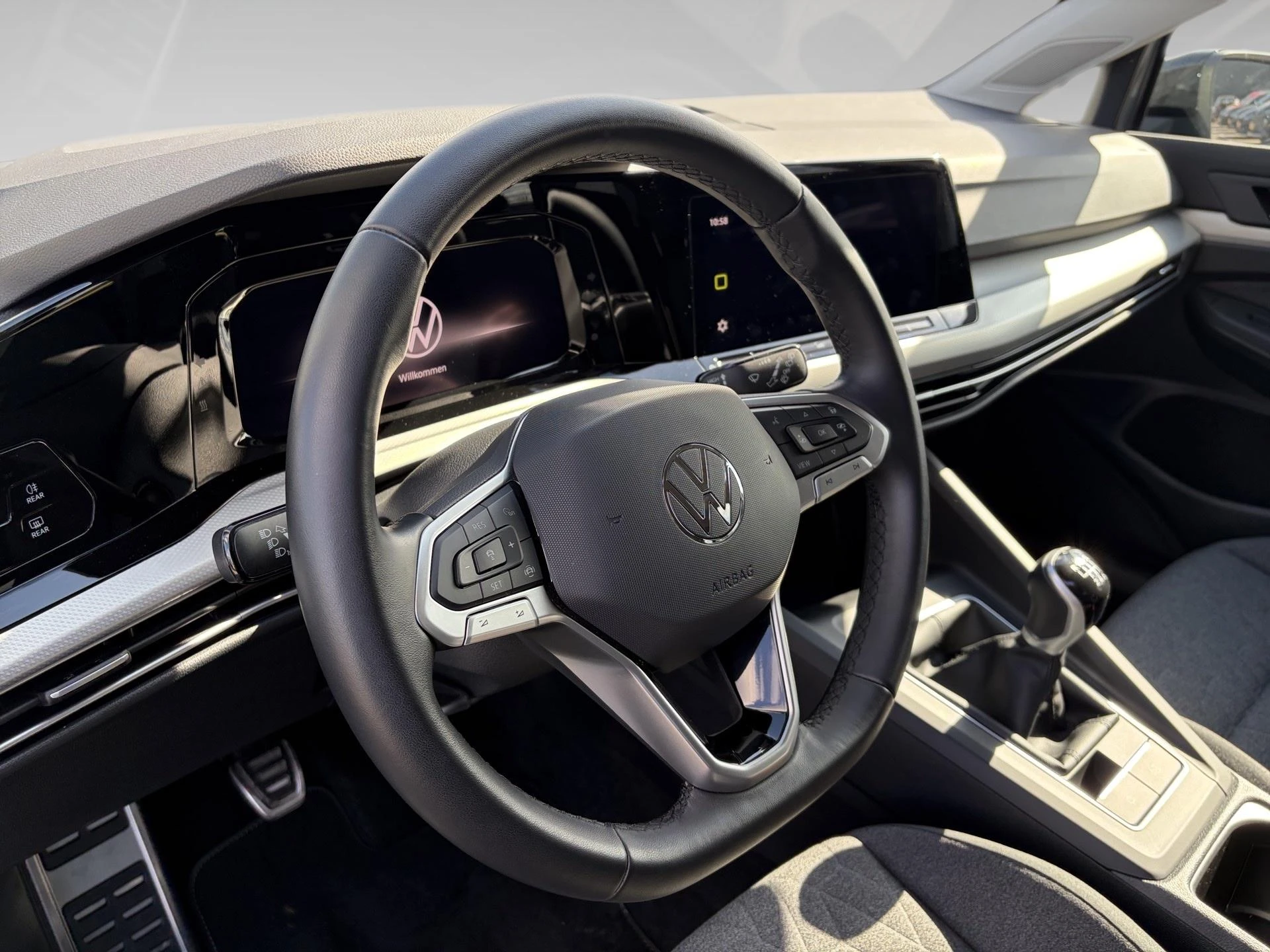 Volkswagen-Golf-image-5