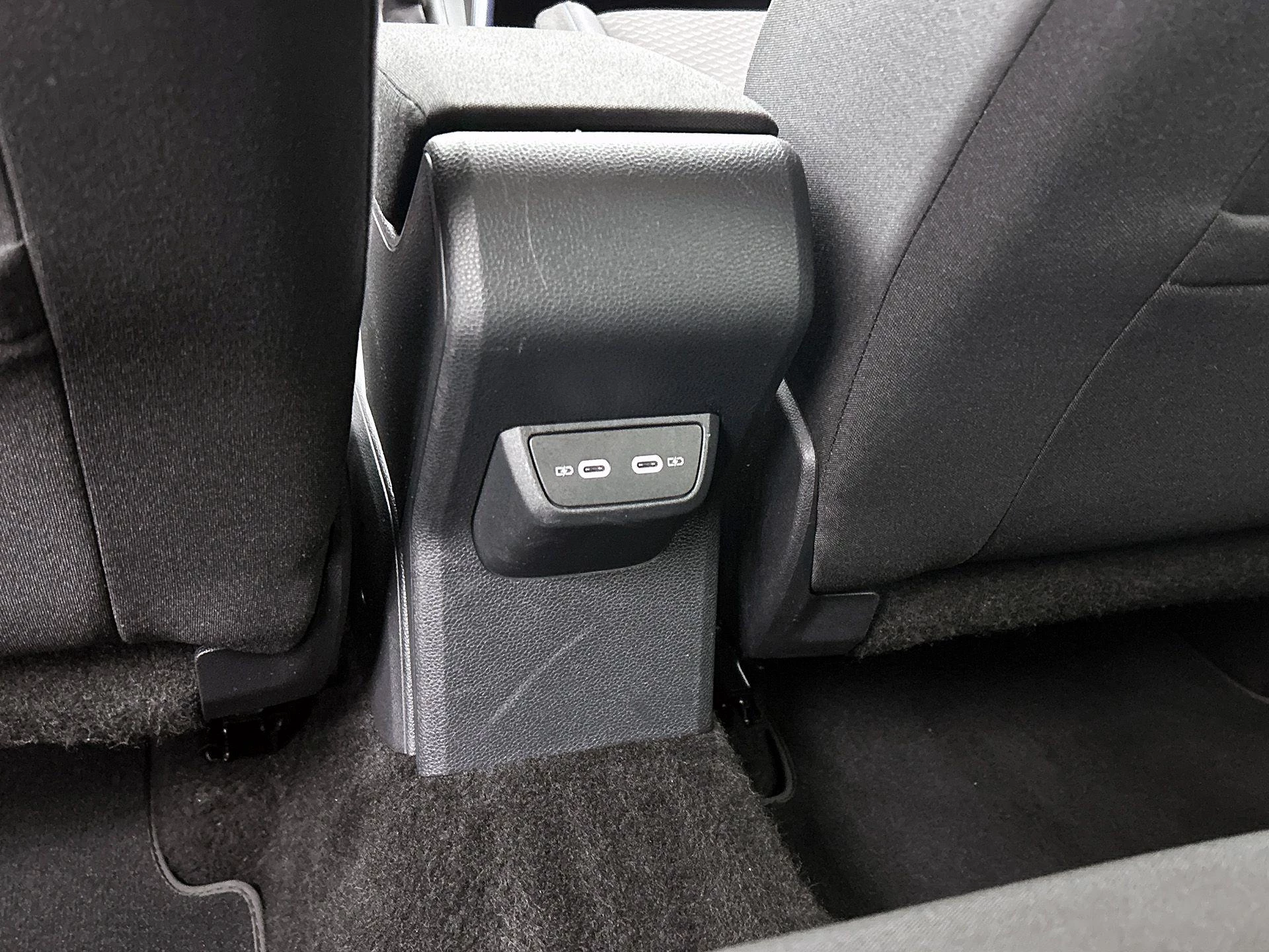 Volkswagen-Polo-image-10