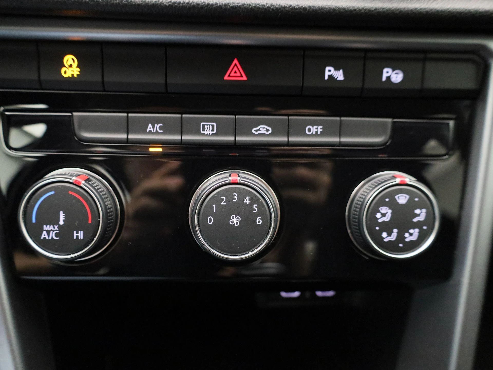 Volkswagen-T-Roc-image-20