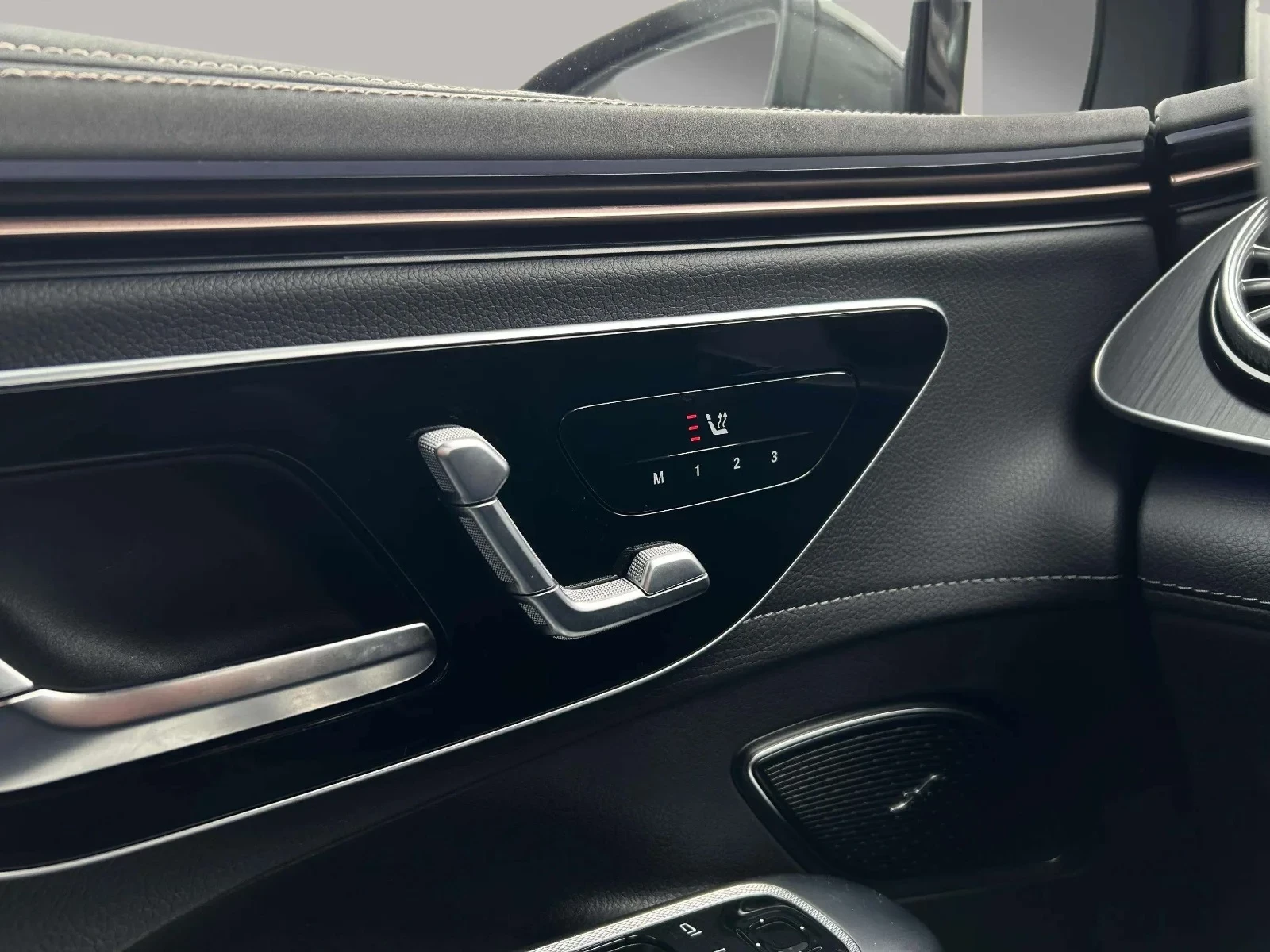 Mercedes-Benz-EQE-image-10