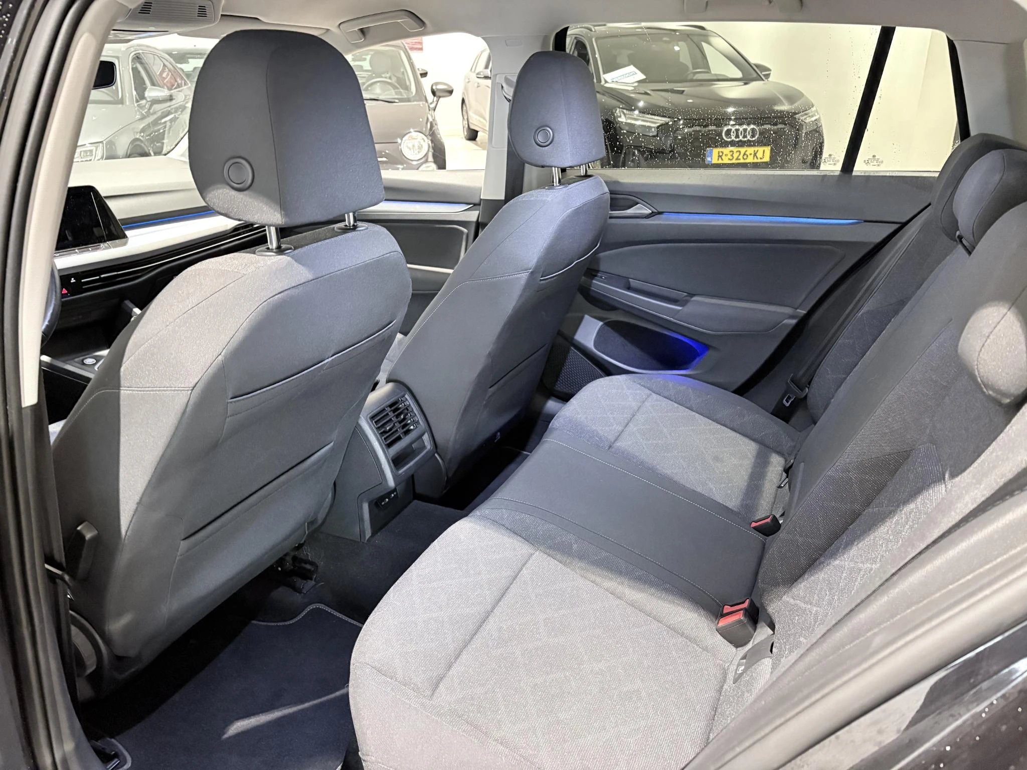 Volkswagen-Golf-image-8