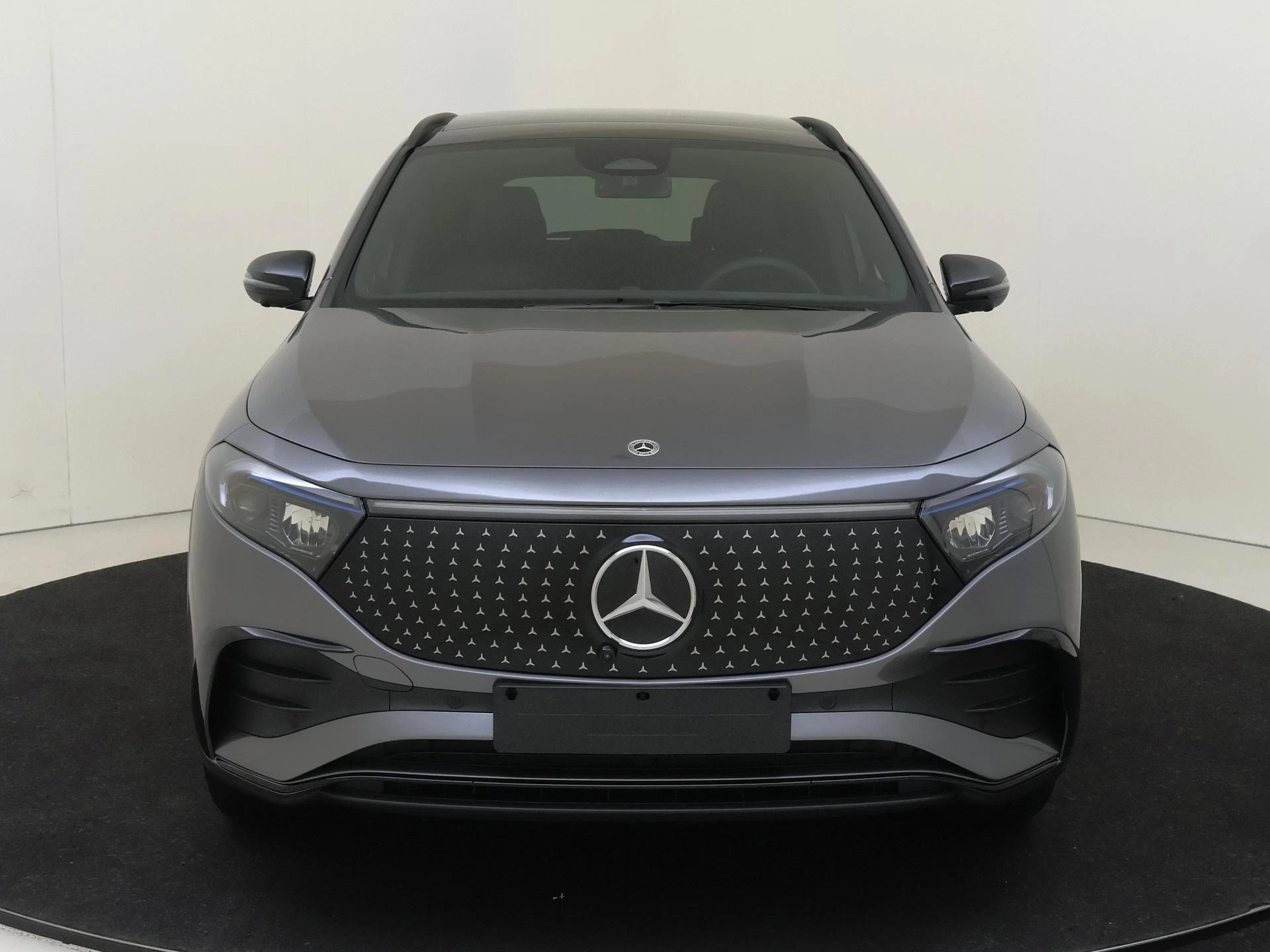 Mercedes-Benz-EQA-image-4