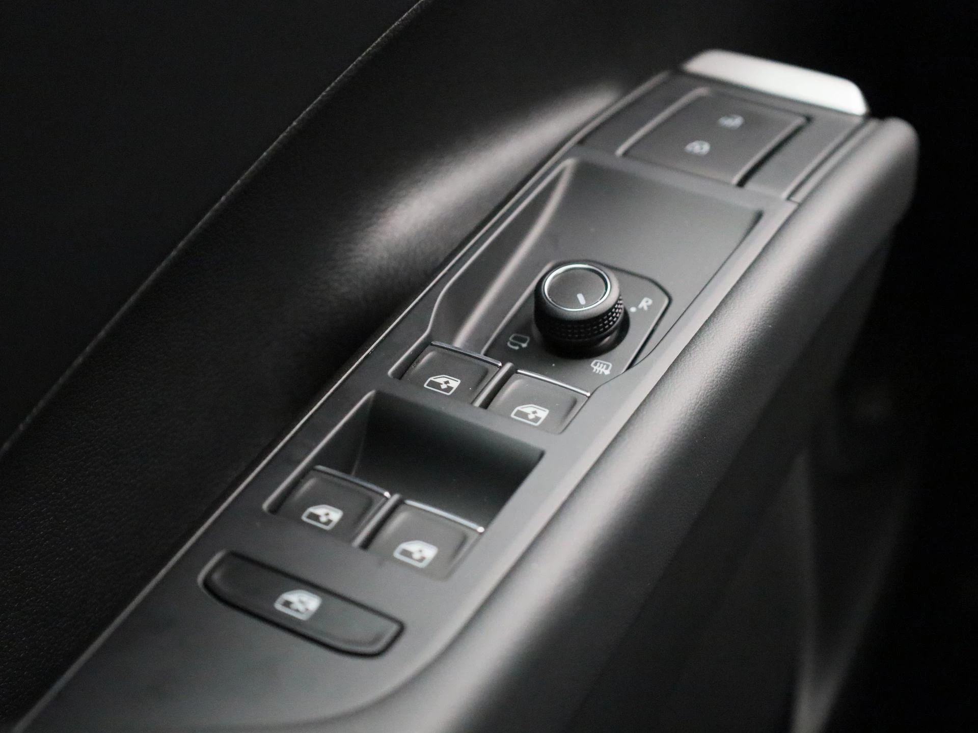 Volkswagen-T-Roc-image-35