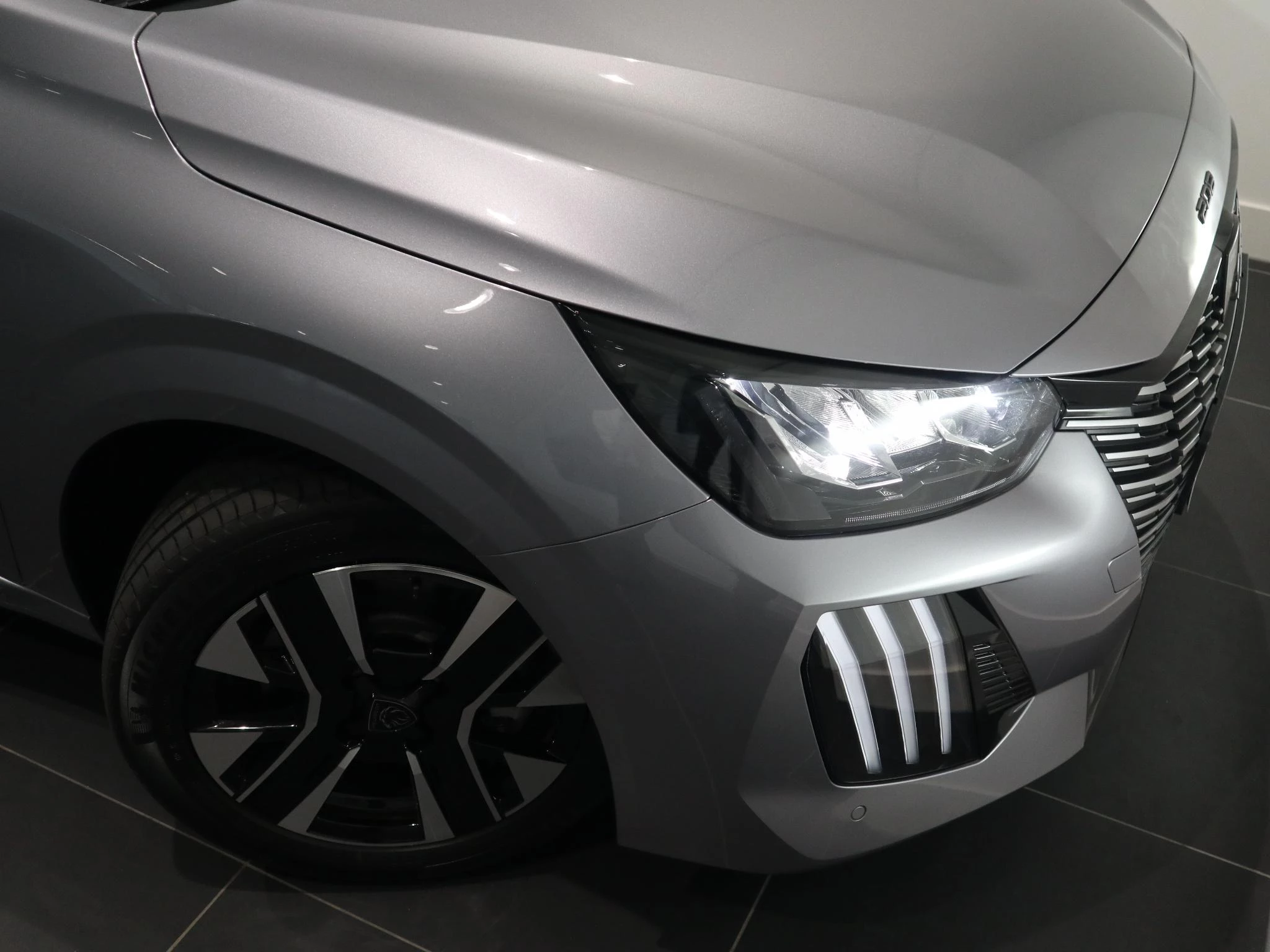 Peugeot-e-208-image-24