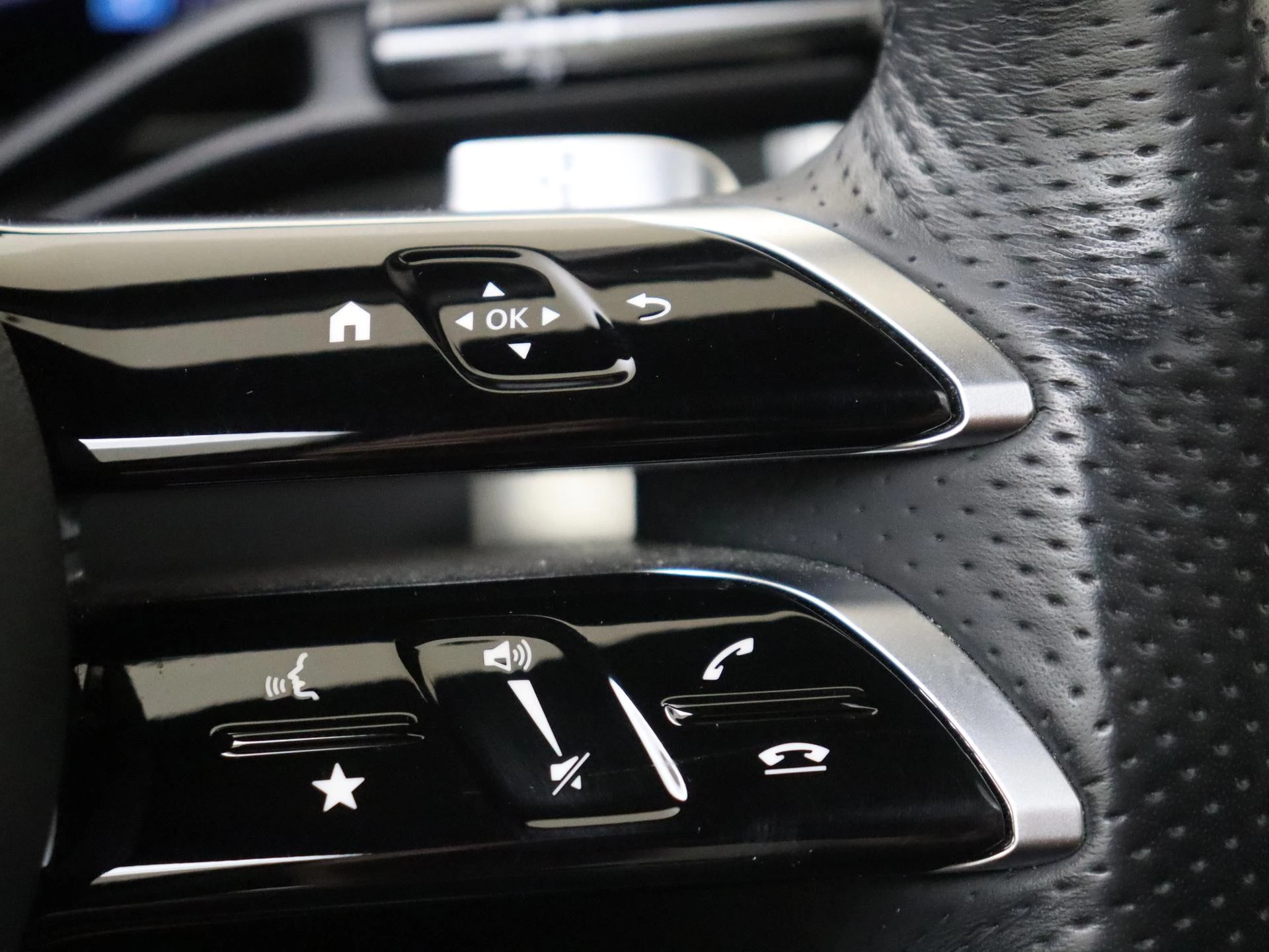 Mercedes-Benz-GLC-image-13
