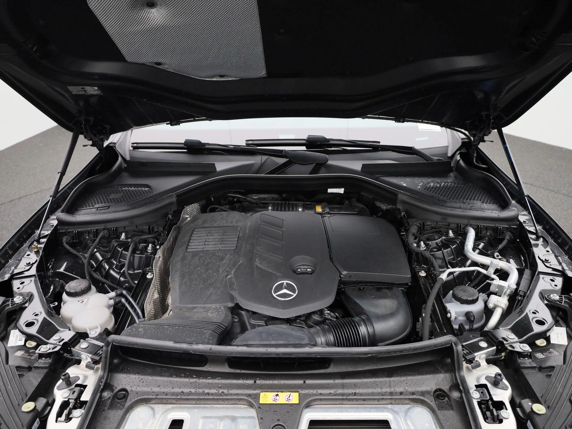 Mercedes-Benz-GLC-image-41