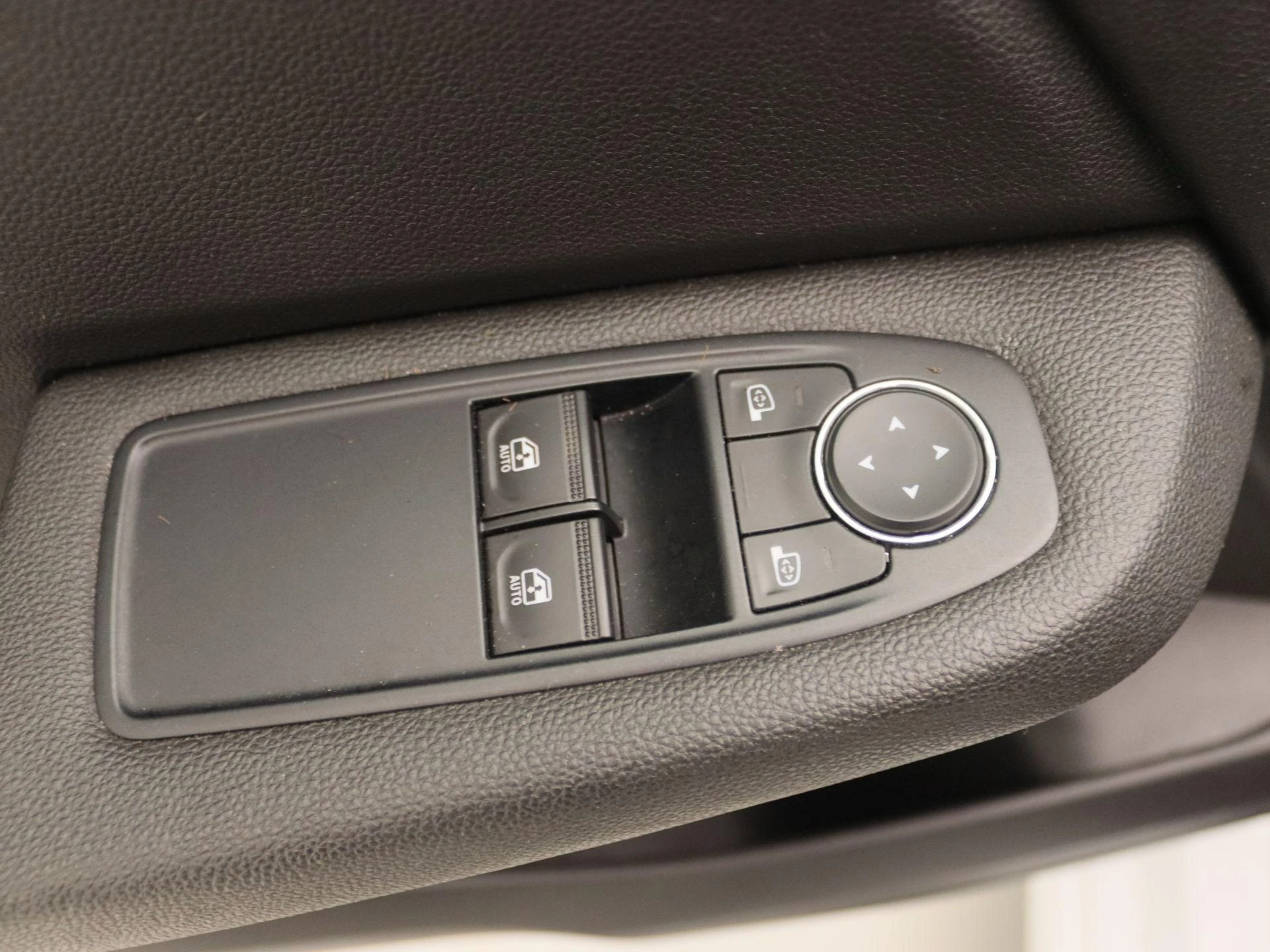 Renault-Clio-image-19
