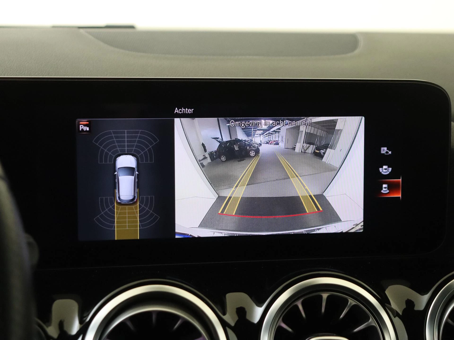 Mercedes-Benz-GLA-image-18