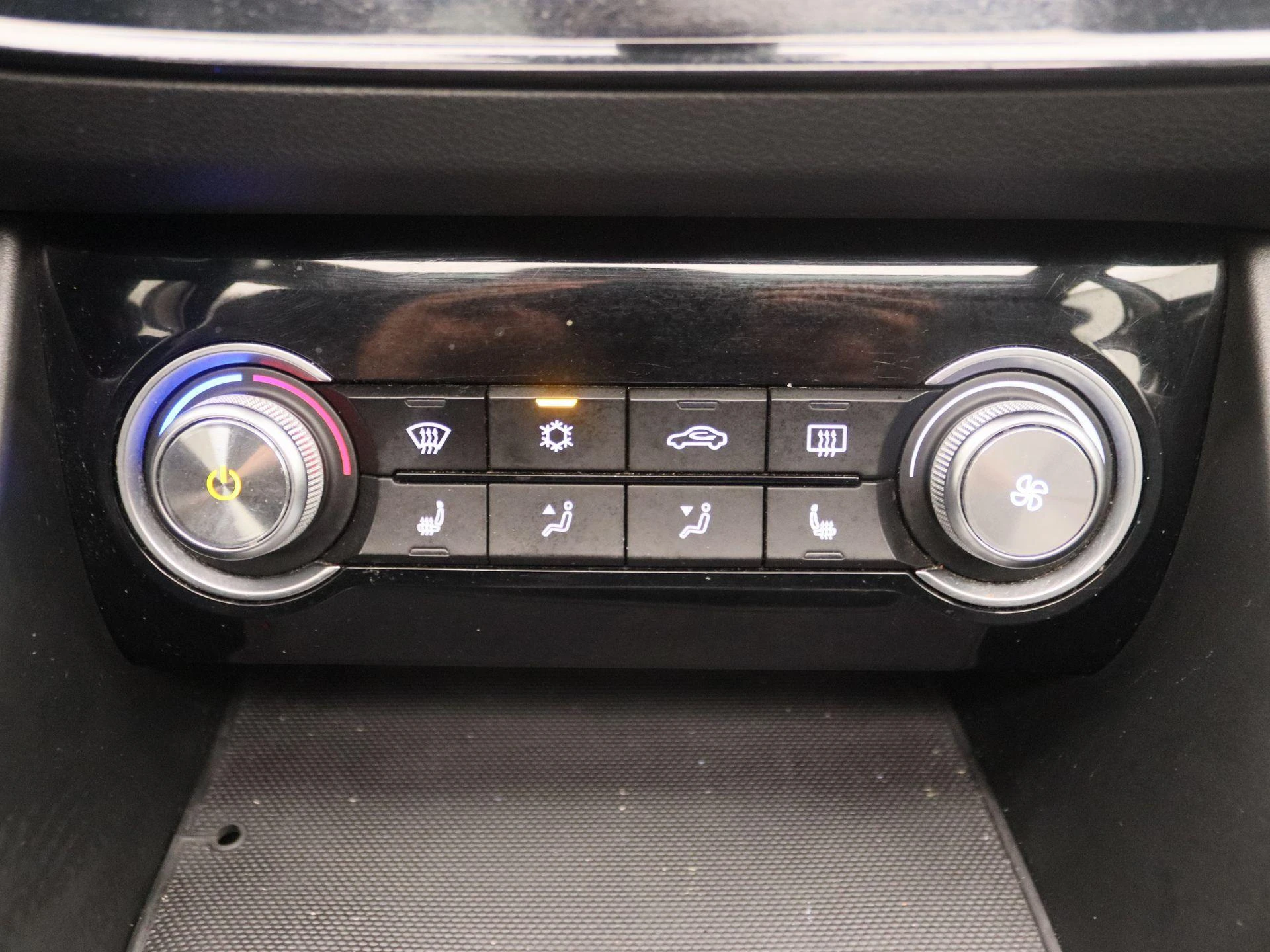 MG-ZS EV-image-10