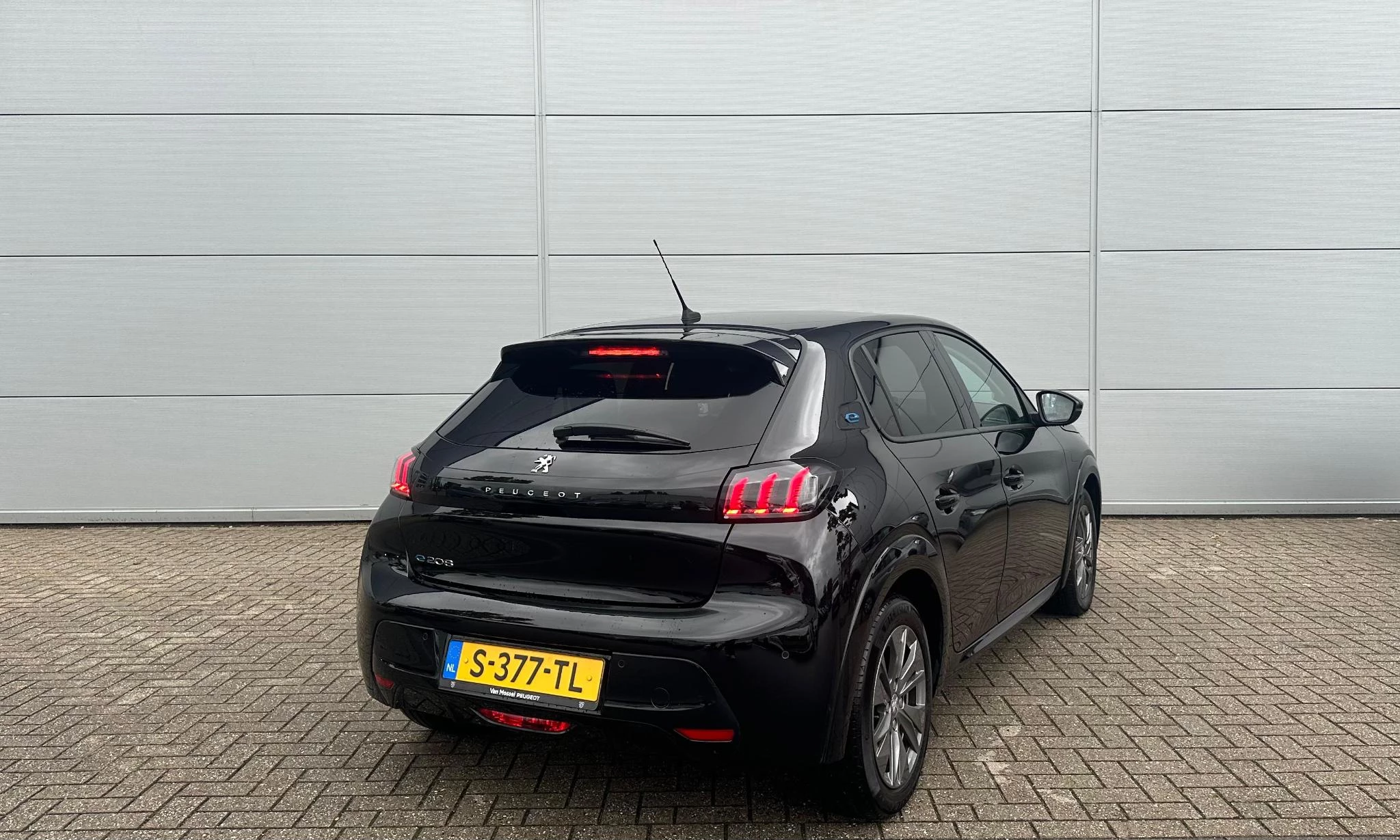 Peugeot-e-208-image-5