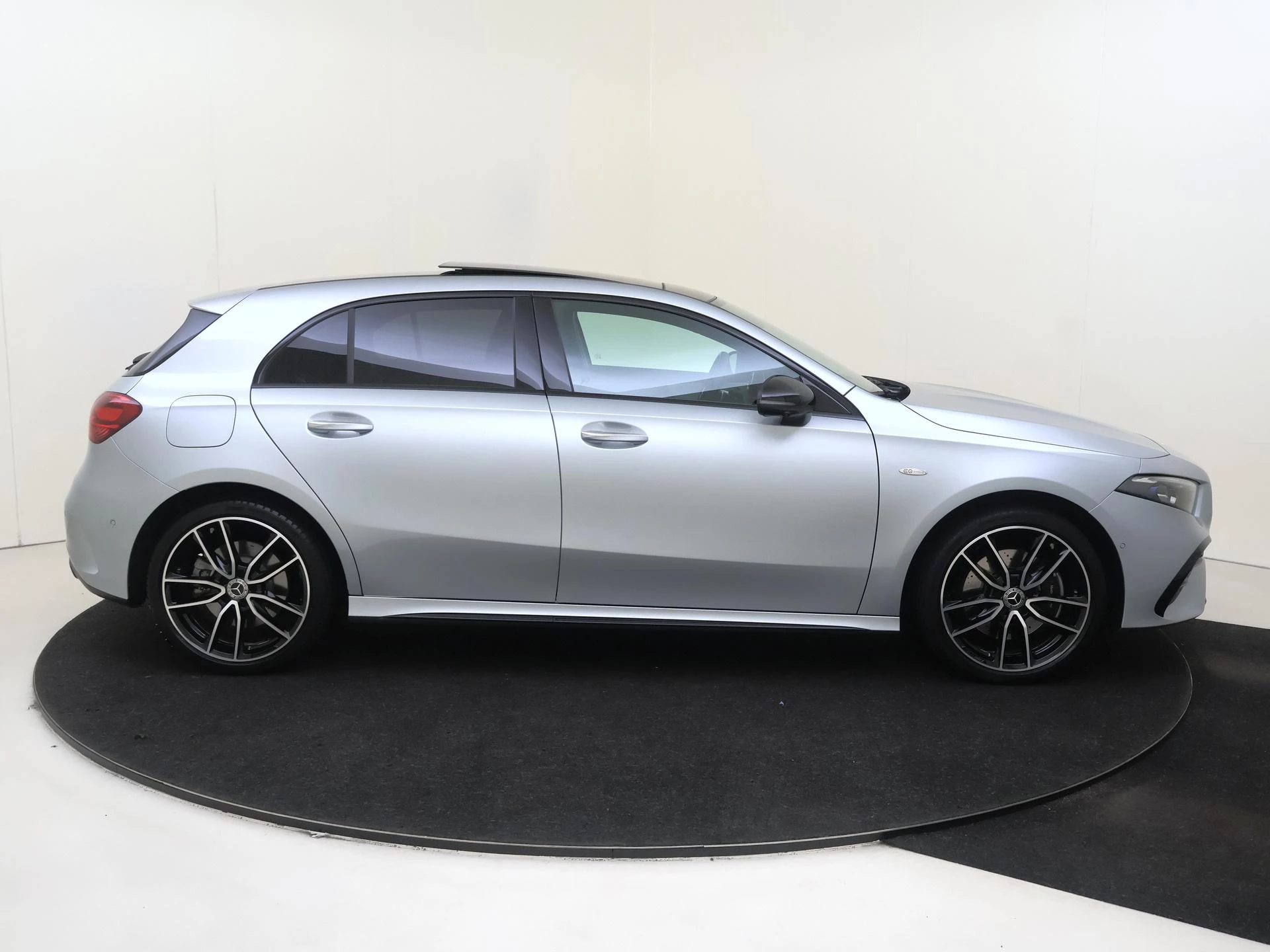 Mercedes-Benz-A-Klasse-image-8