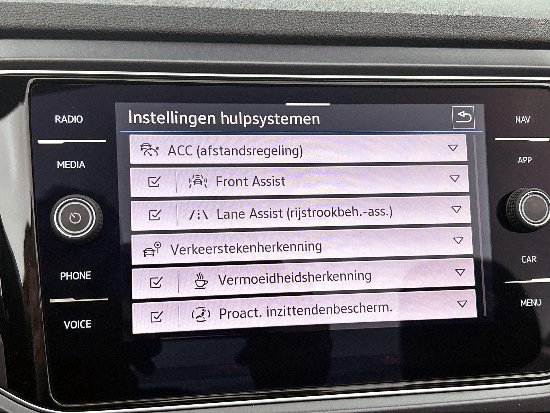 Volkswagen-T-Roc-image-11
