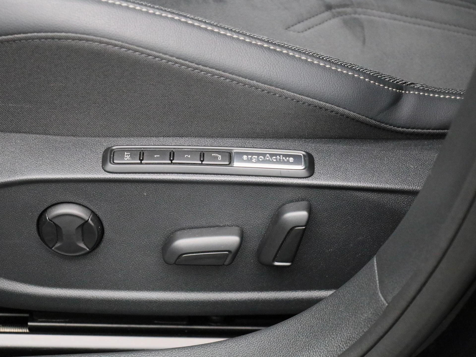 Volkswagen-Golf-image-36