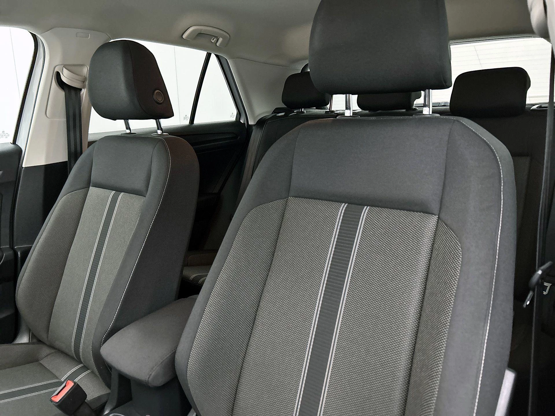 Volkswagen-T-Roc-image-10