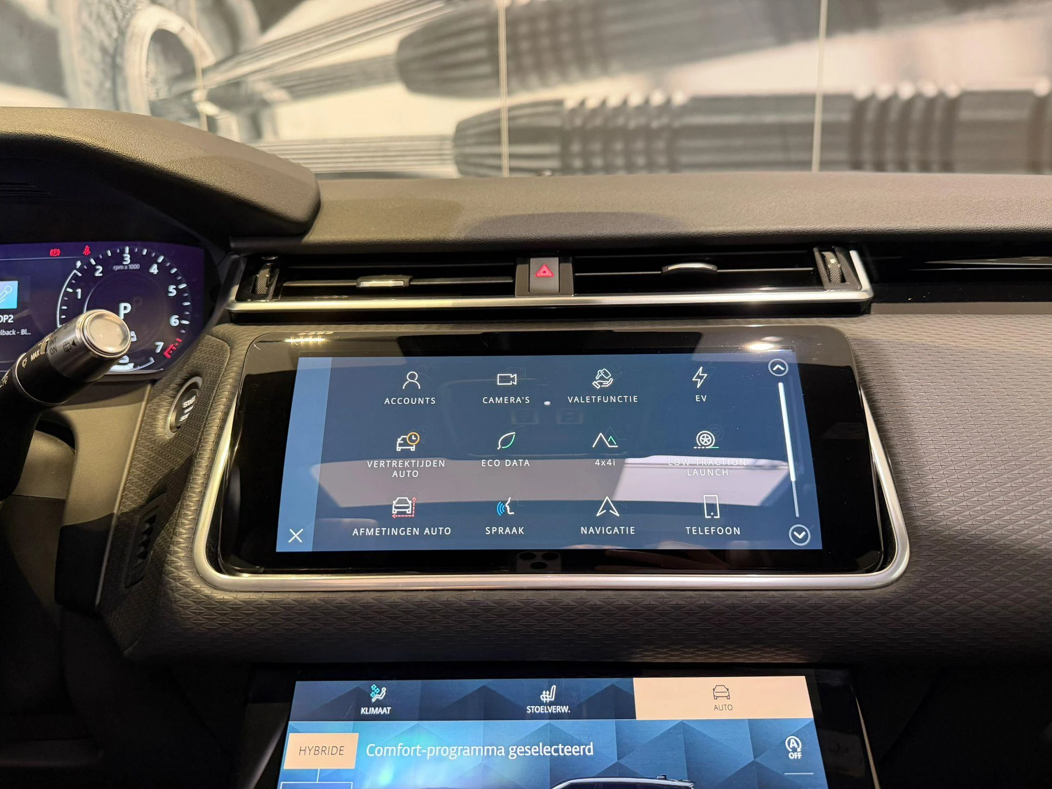 Land Rover-Range Rover Velar-image-17