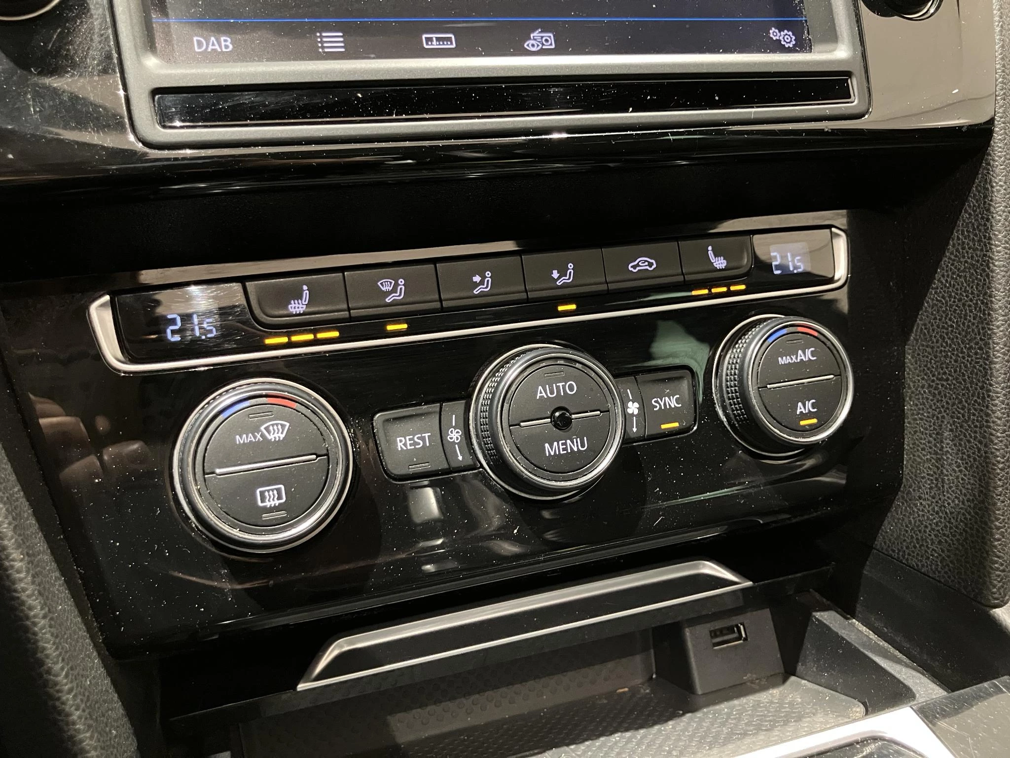 Volkswagen-Passat-image-33