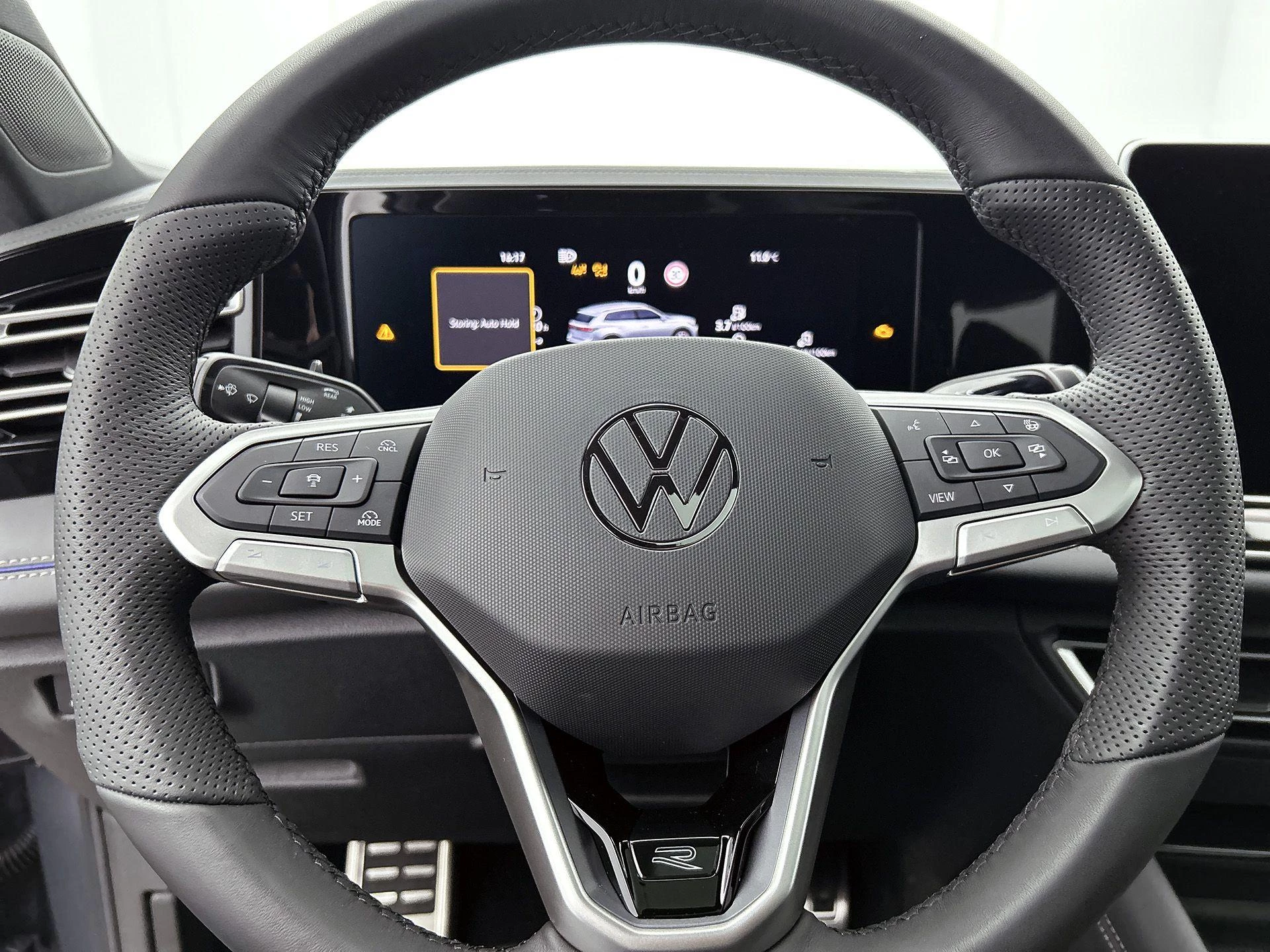 Volkswagen-Tiguan-image-27