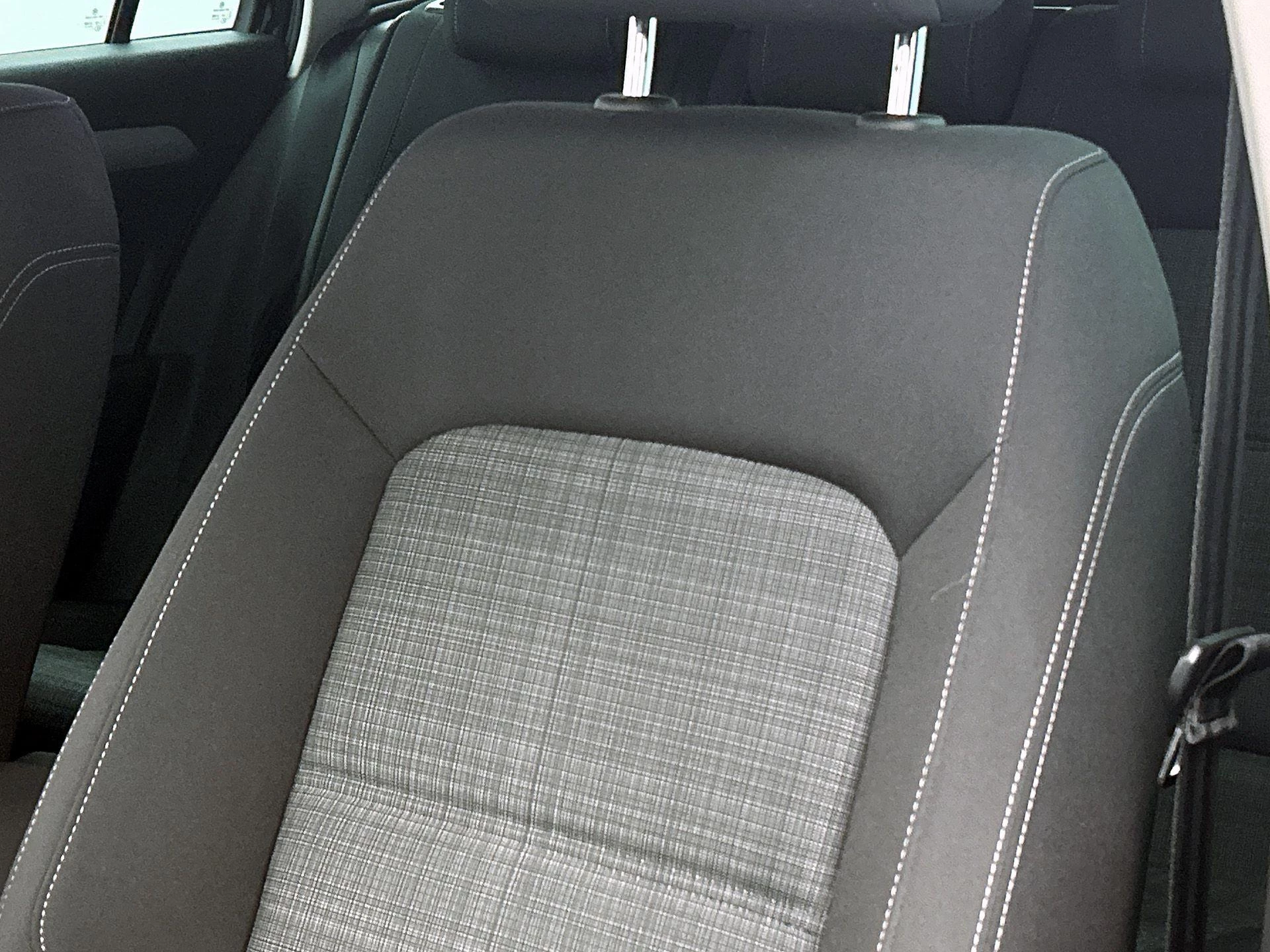 Volkswagen-Passat-image-13
