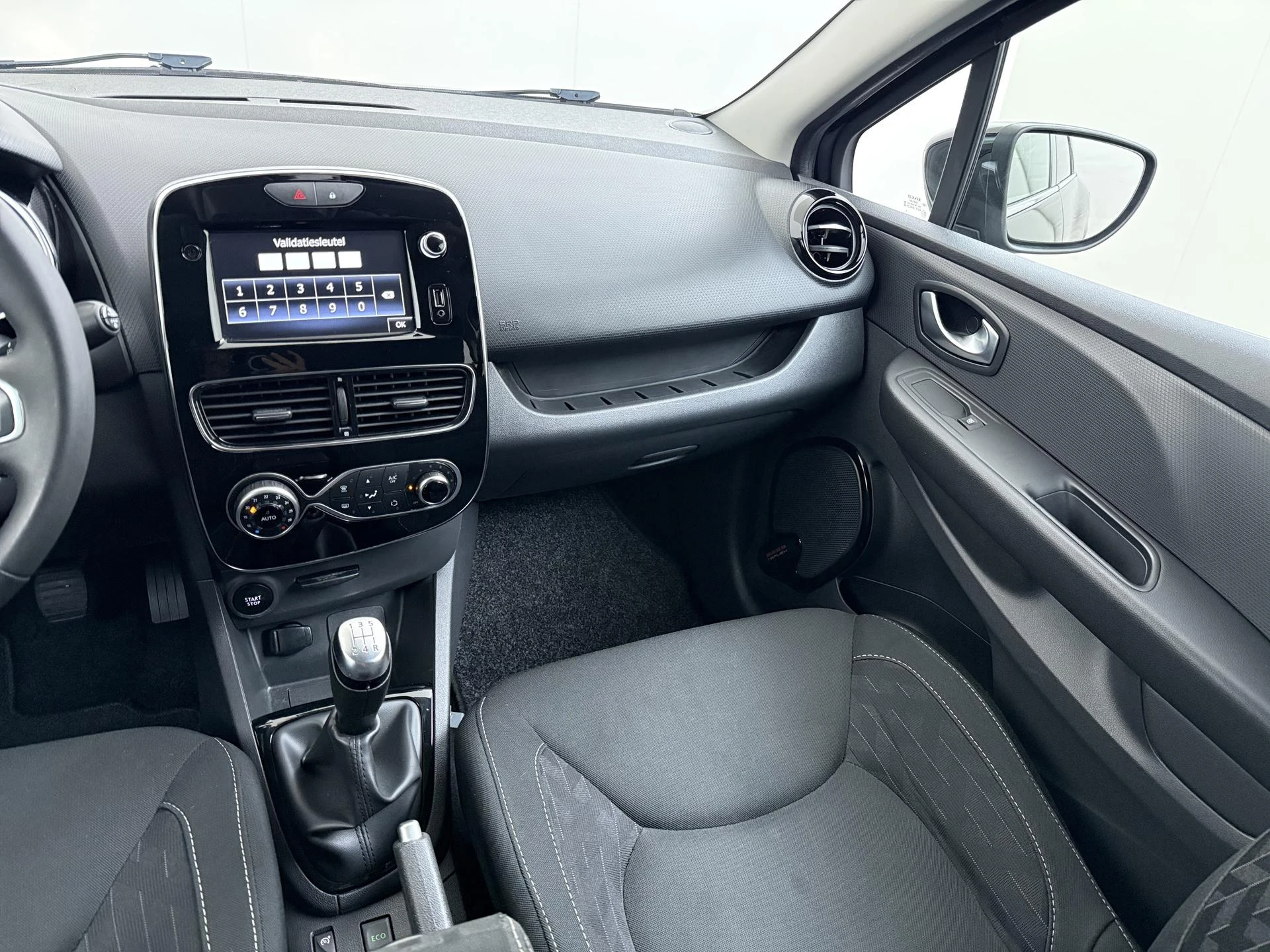 Renault-Clio-image-19