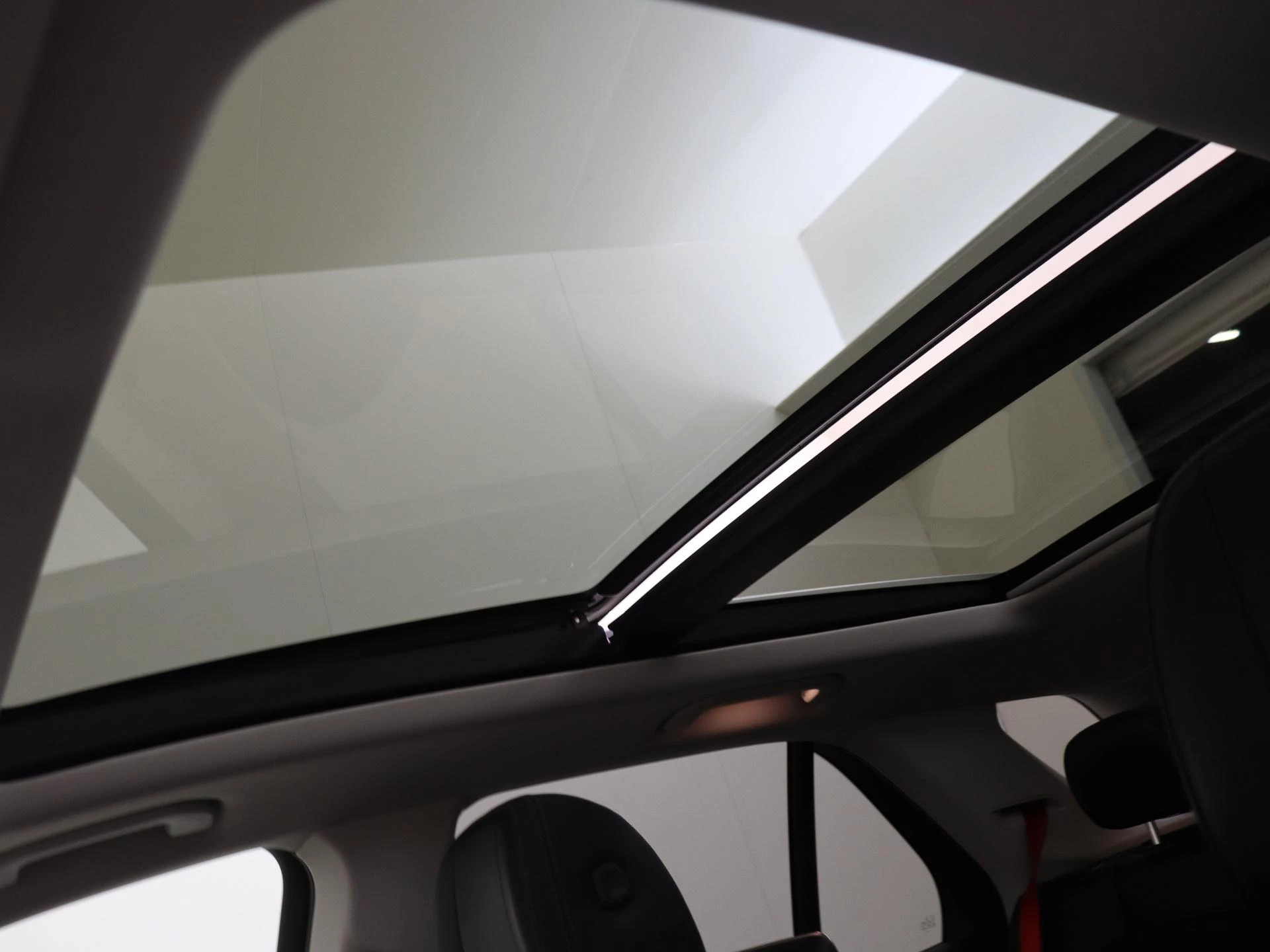 Mercedes-Benz-GLE-image-38