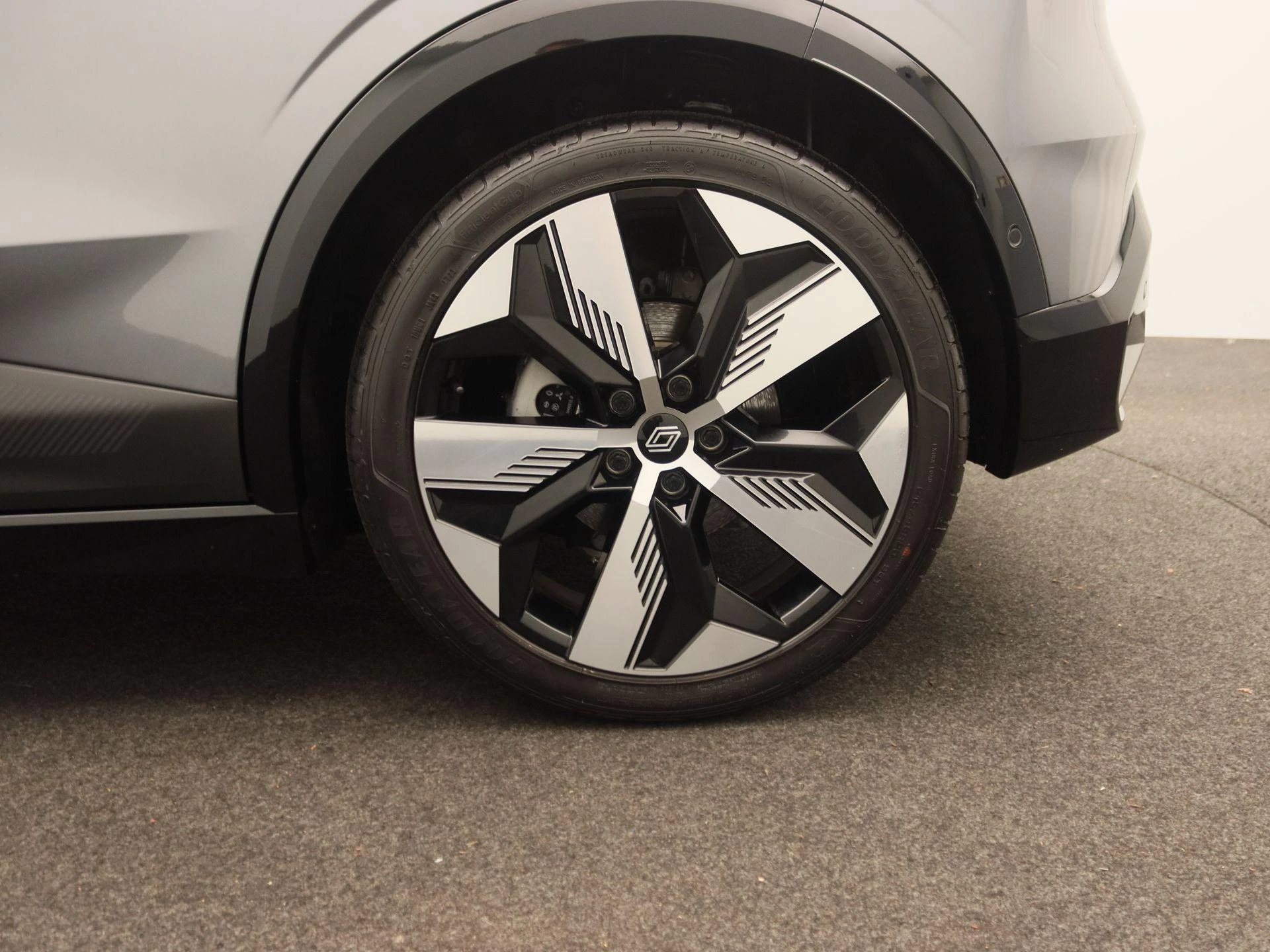 Renault-Megane E-Tech-image-15